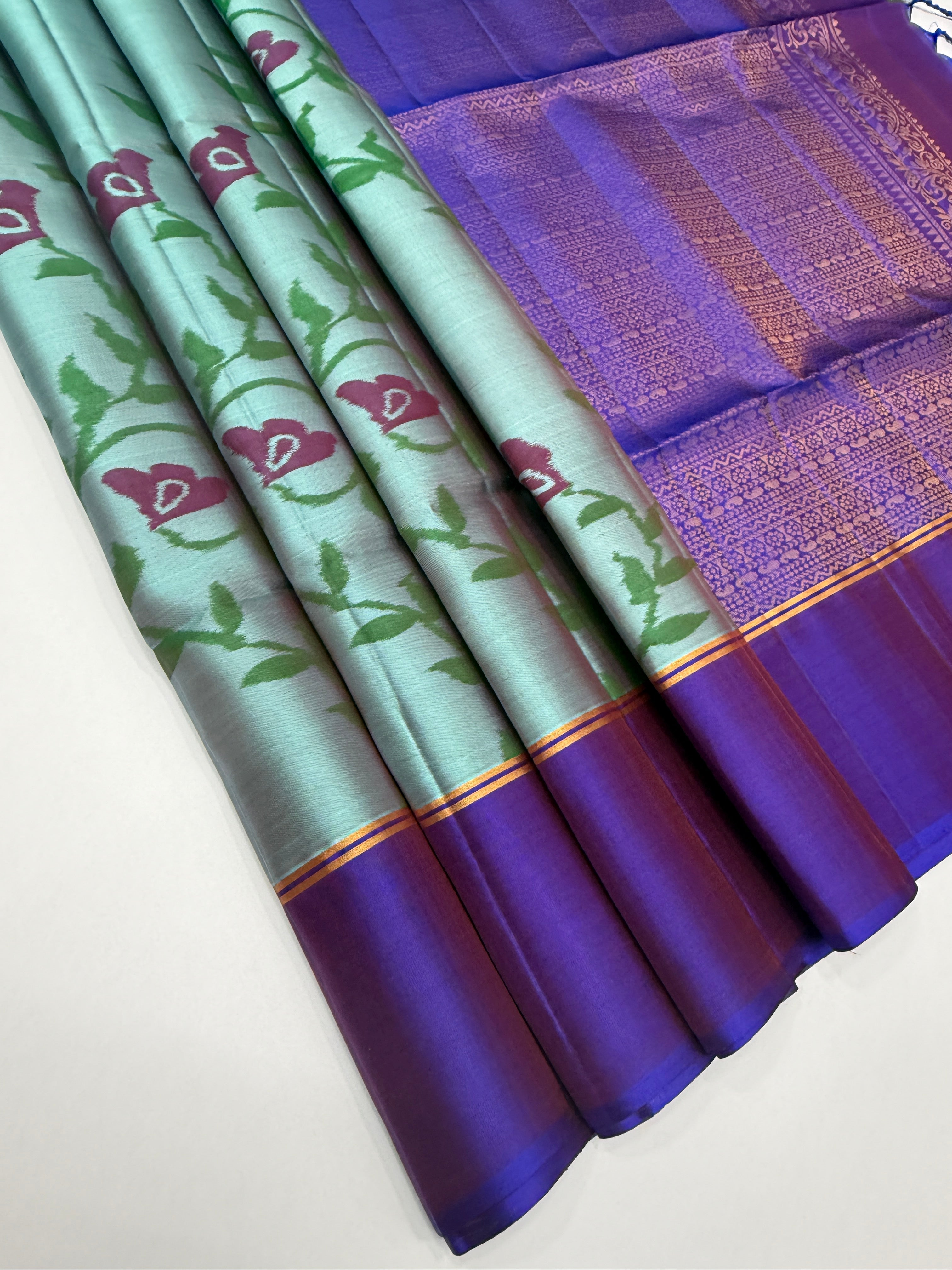 VSM405 - pastel blue color body , violet color pallu , blouse