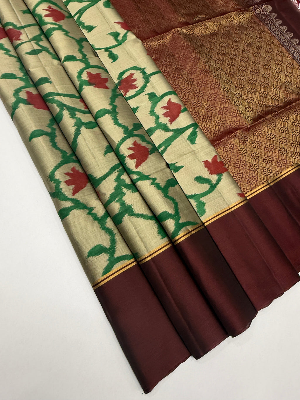 VSM408 - cement grey color body , dark brown color pallu , blouse