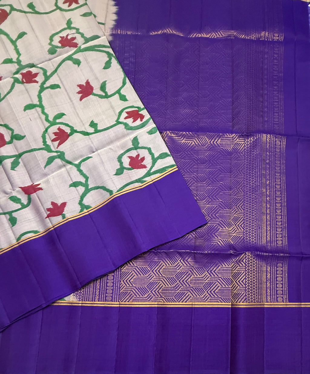 VSM409 - grey color body , violet color pallu , blouse