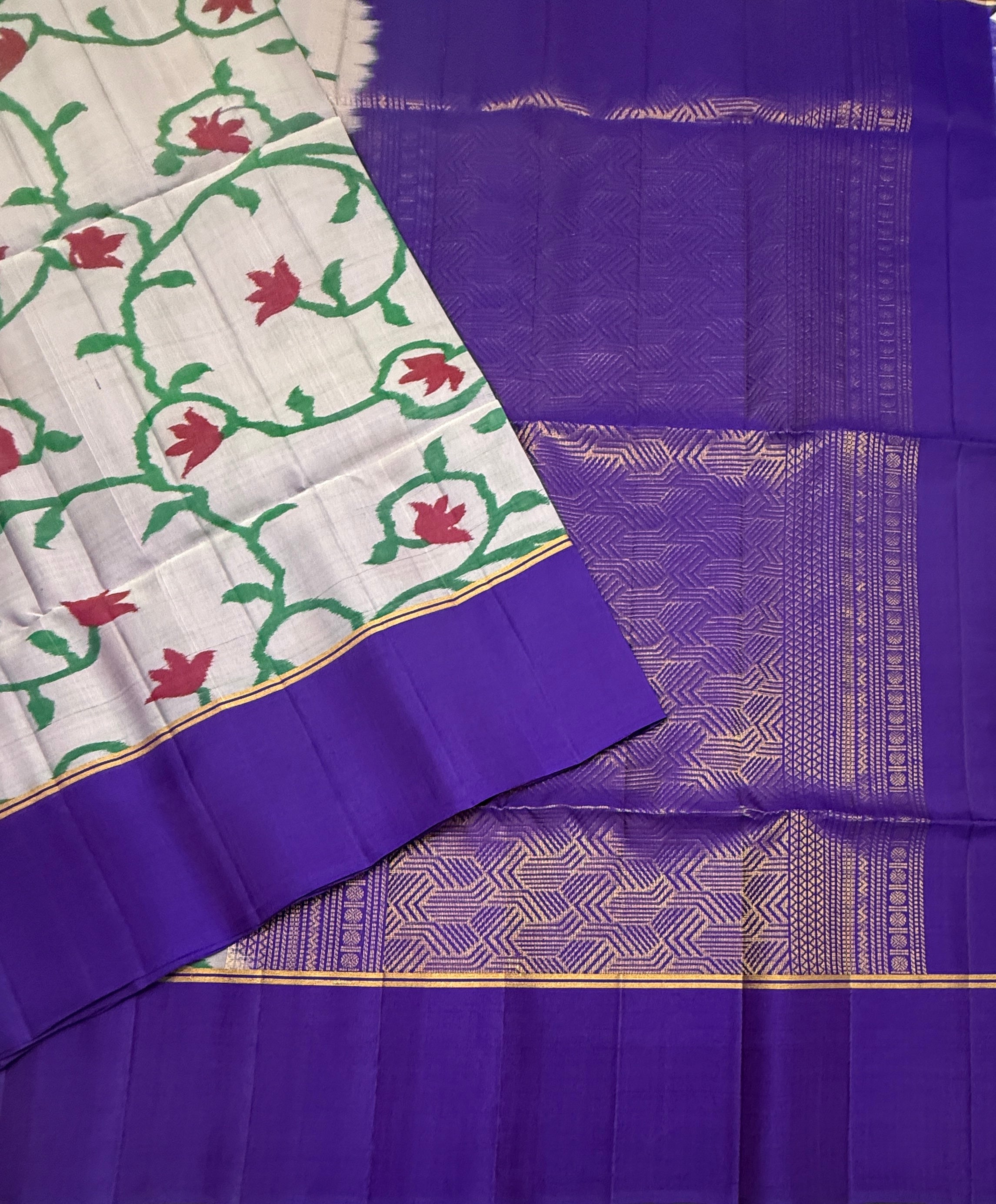 VSM409 - grey color body , violet color pallu , blouse