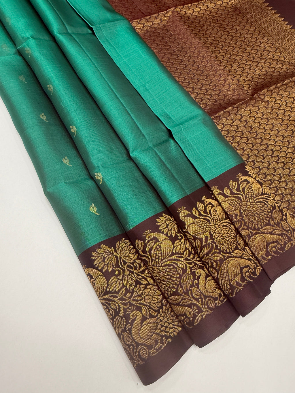 VSM417 - peacock green color body , dark purple color pallu , blouse
