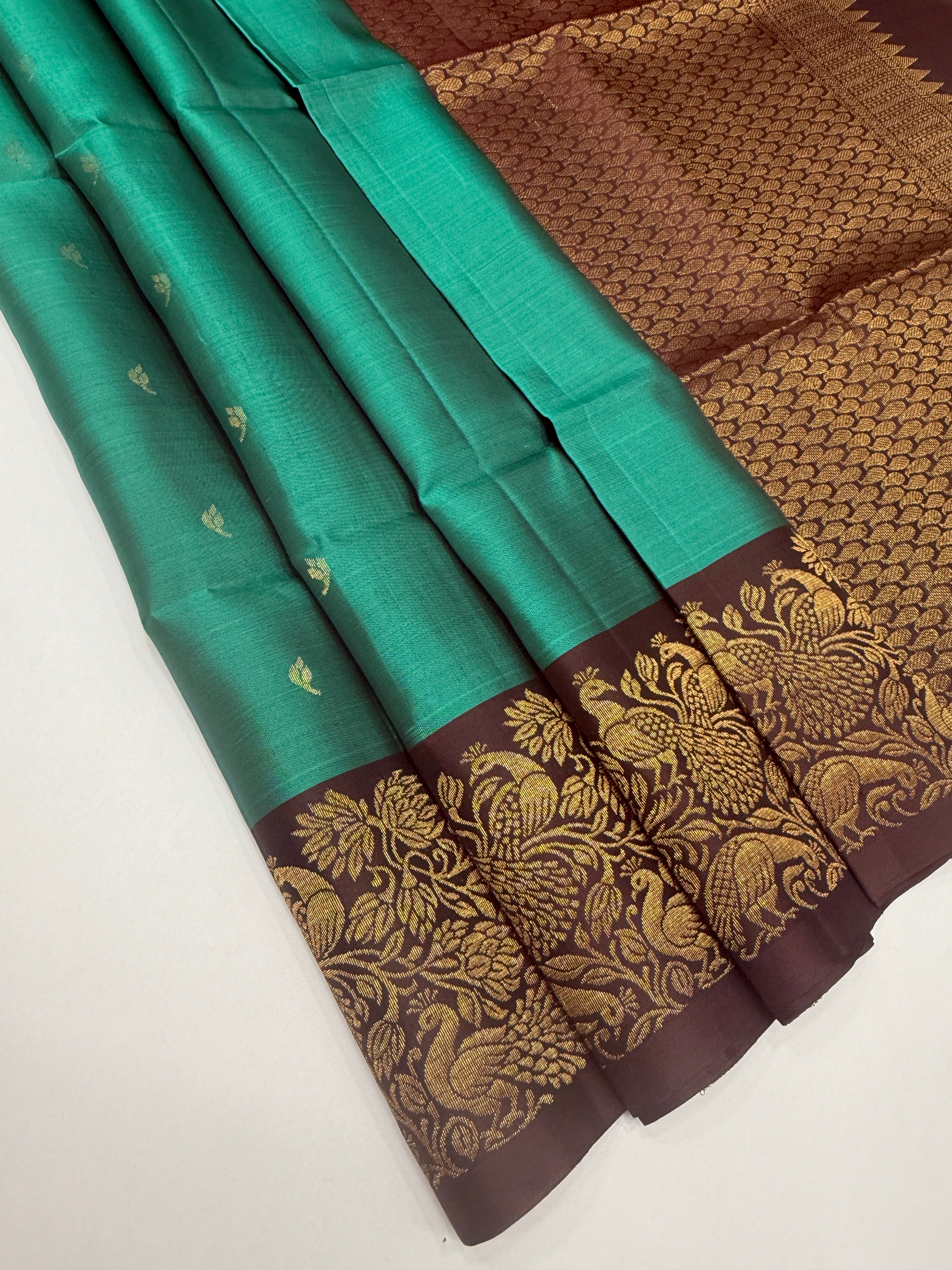 VSM417 - peacock green color body , dark purple color pallu , blouse