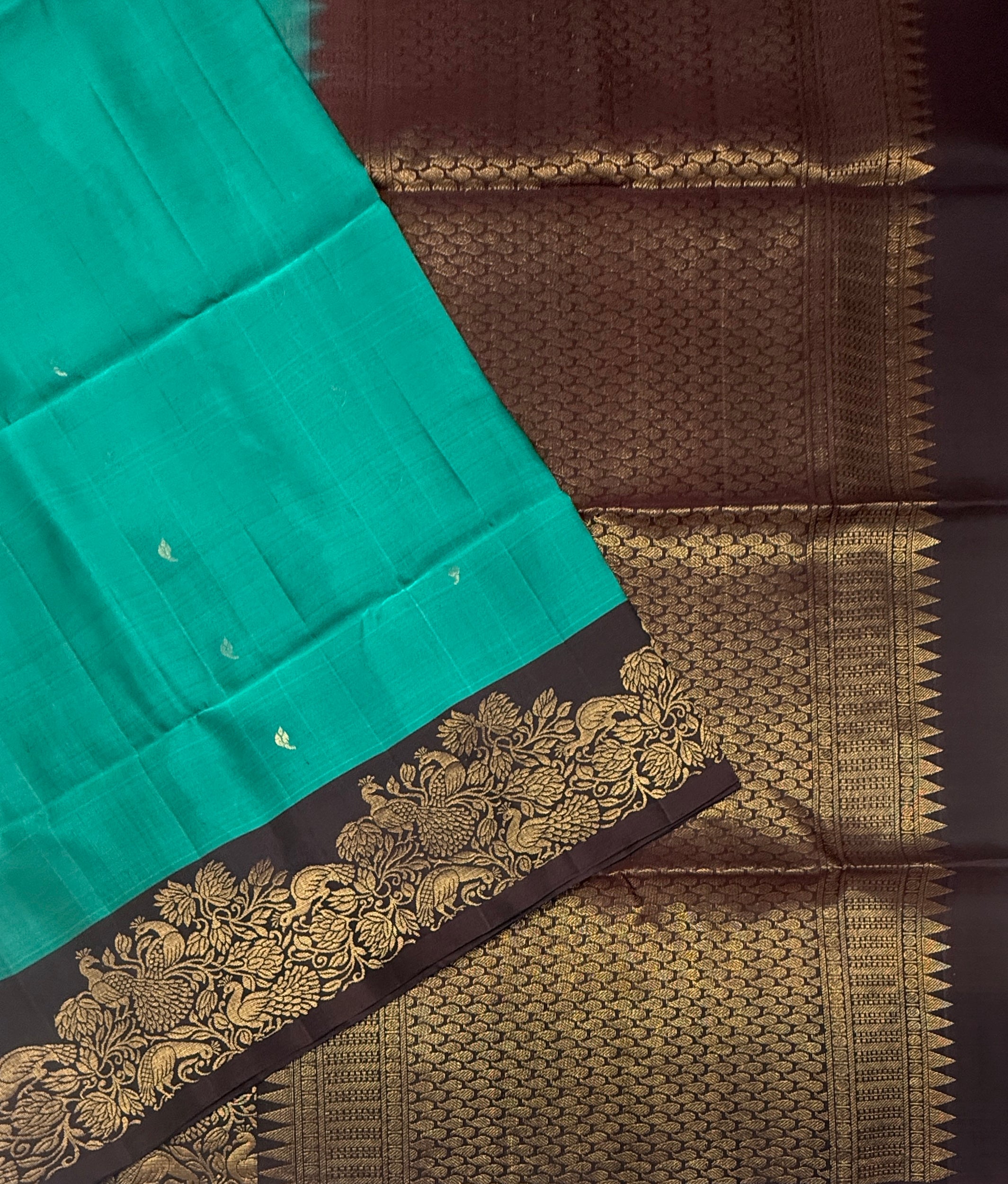 VSM417 - peacock green color body , dark purple color pallu , blouse