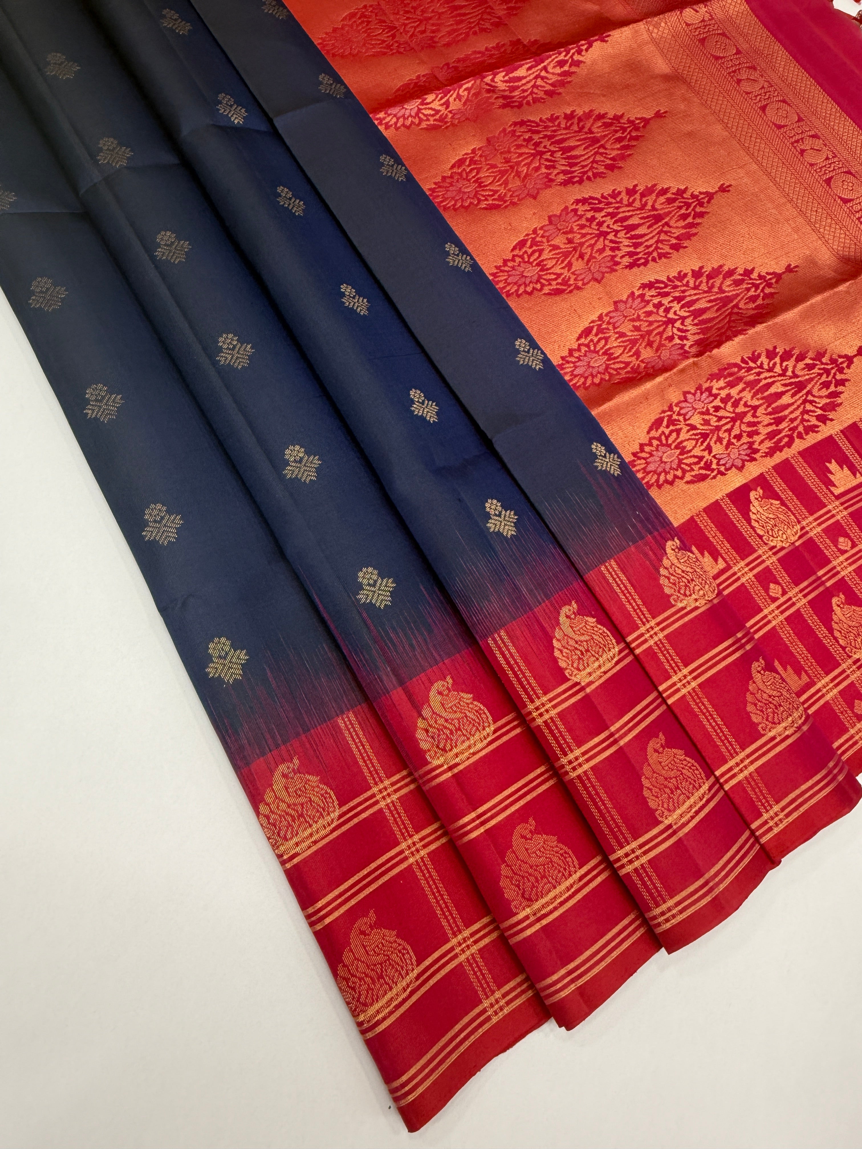 VSF1127 - navy blue color body , red color pallu,blouse - Pure silk saree
