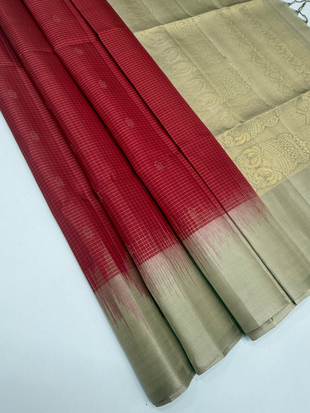 VSF1129 - red color body , beige color pallu,blouse - Pure silk saree