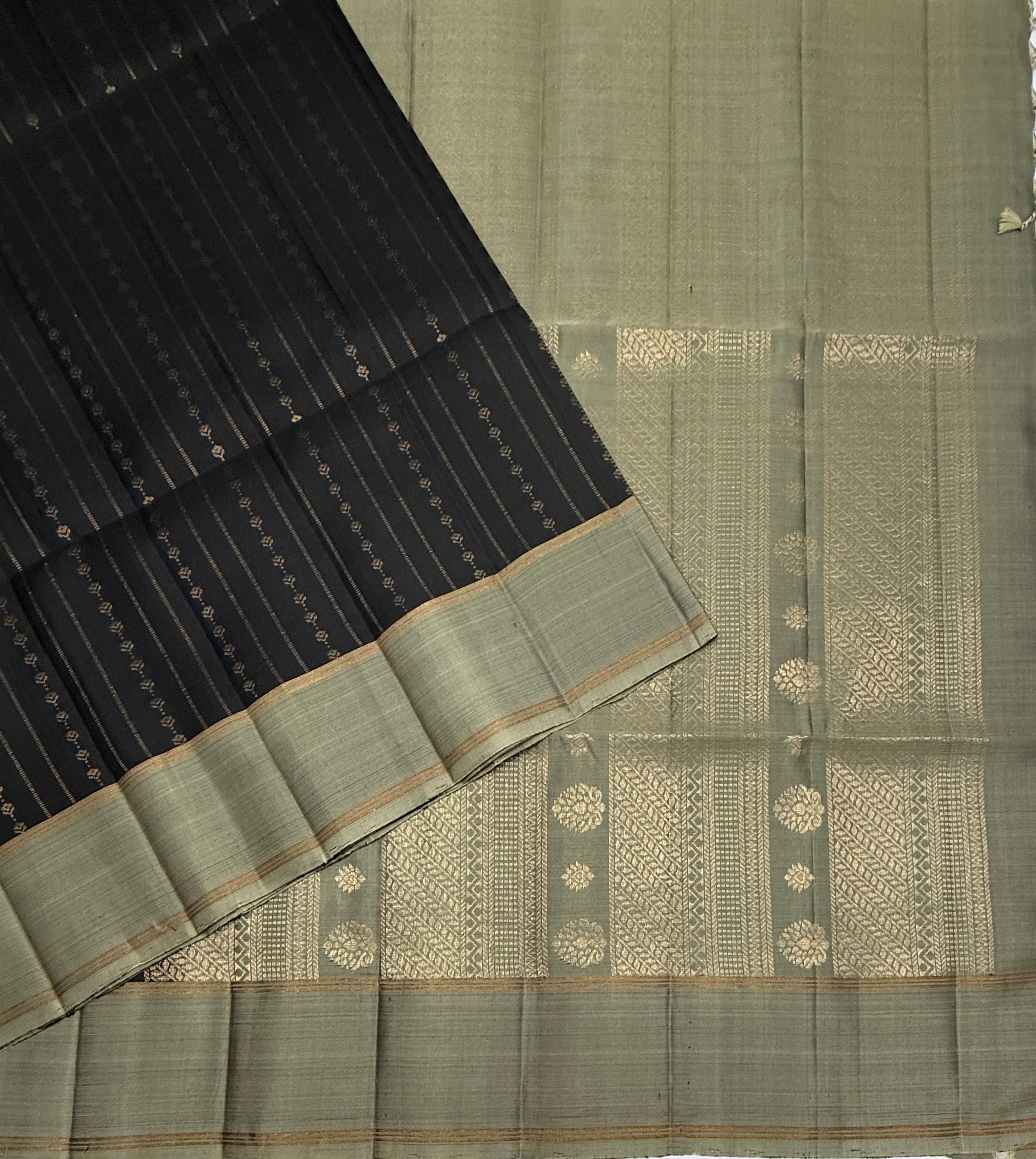 VSF1131 - black color body , beige color pallu,blouse - Pure silk saree