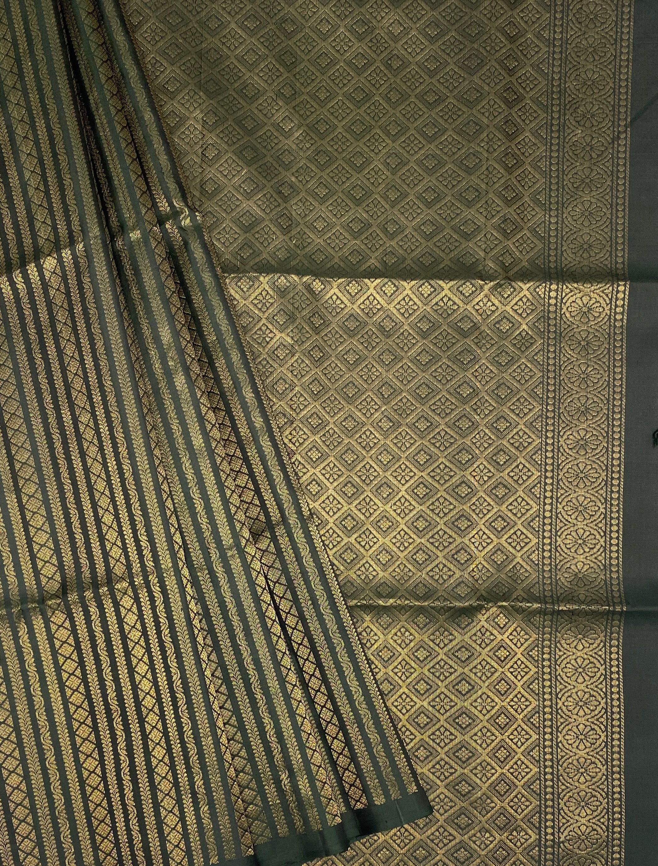 VSA401 - bottle green color body, pallu , blouse pure silk saree