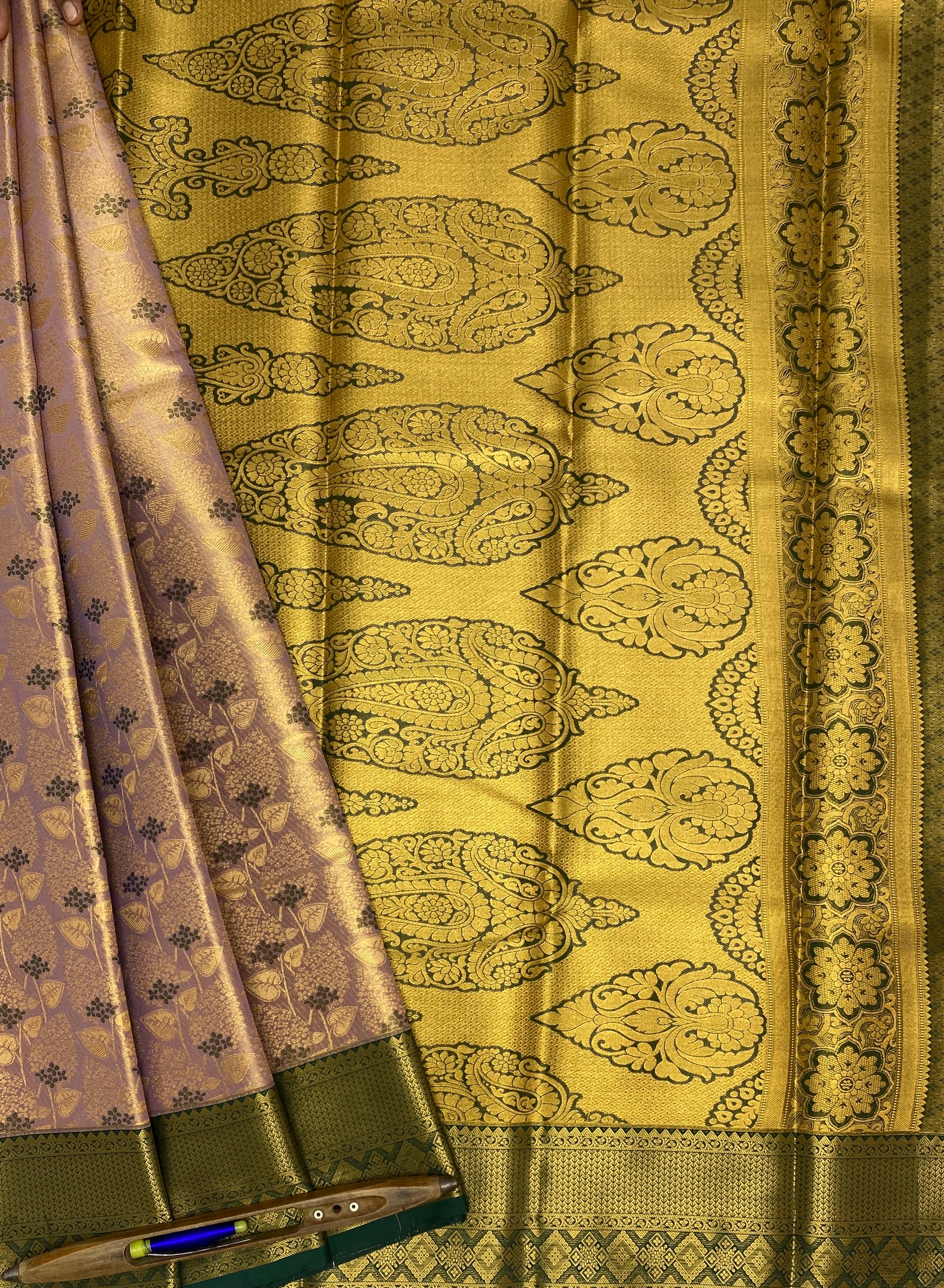 VSAS898 - light pink color body , bottle green color pallu , blouse.