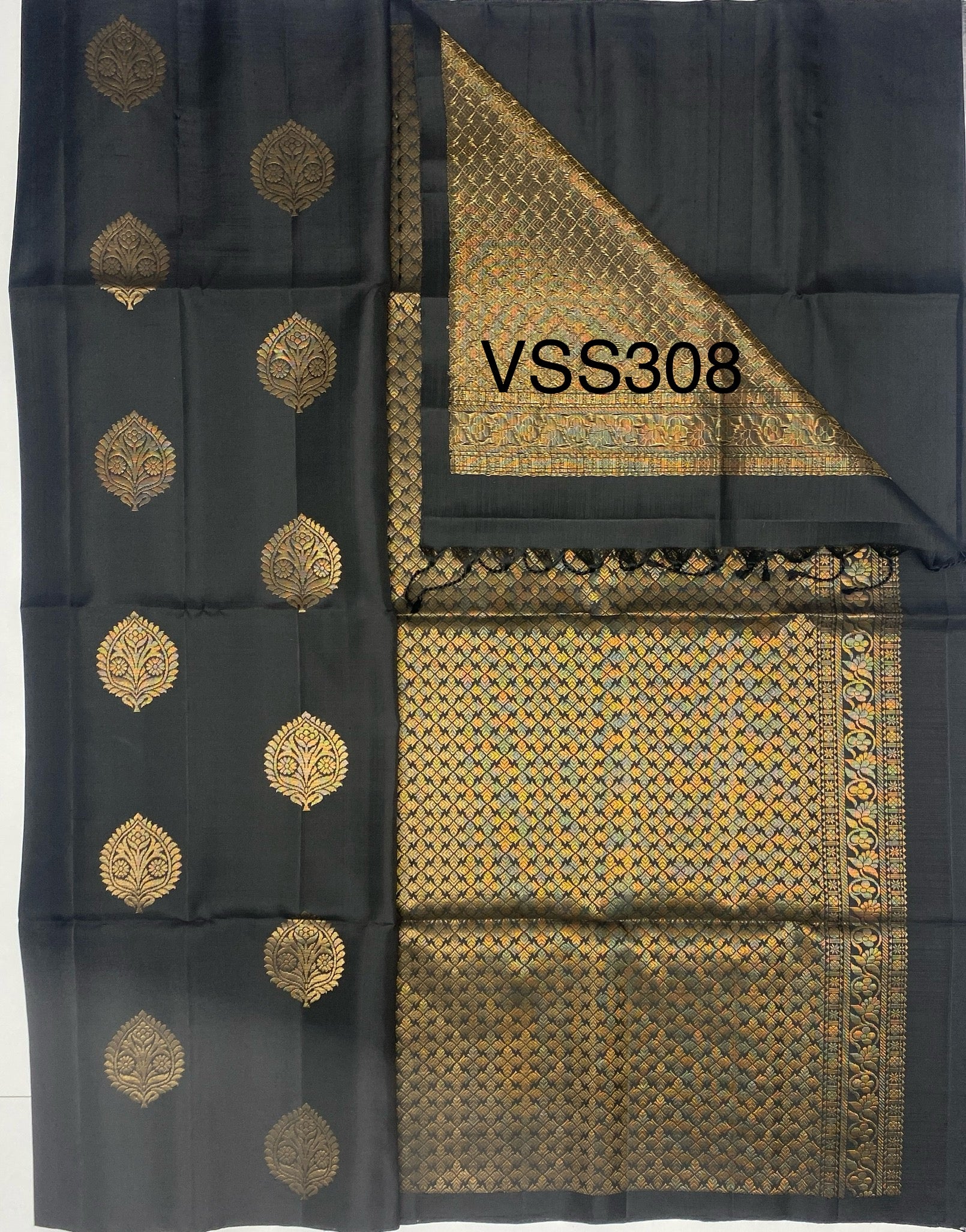 VSS308 - black color body, pallu , blouse pure silk saree