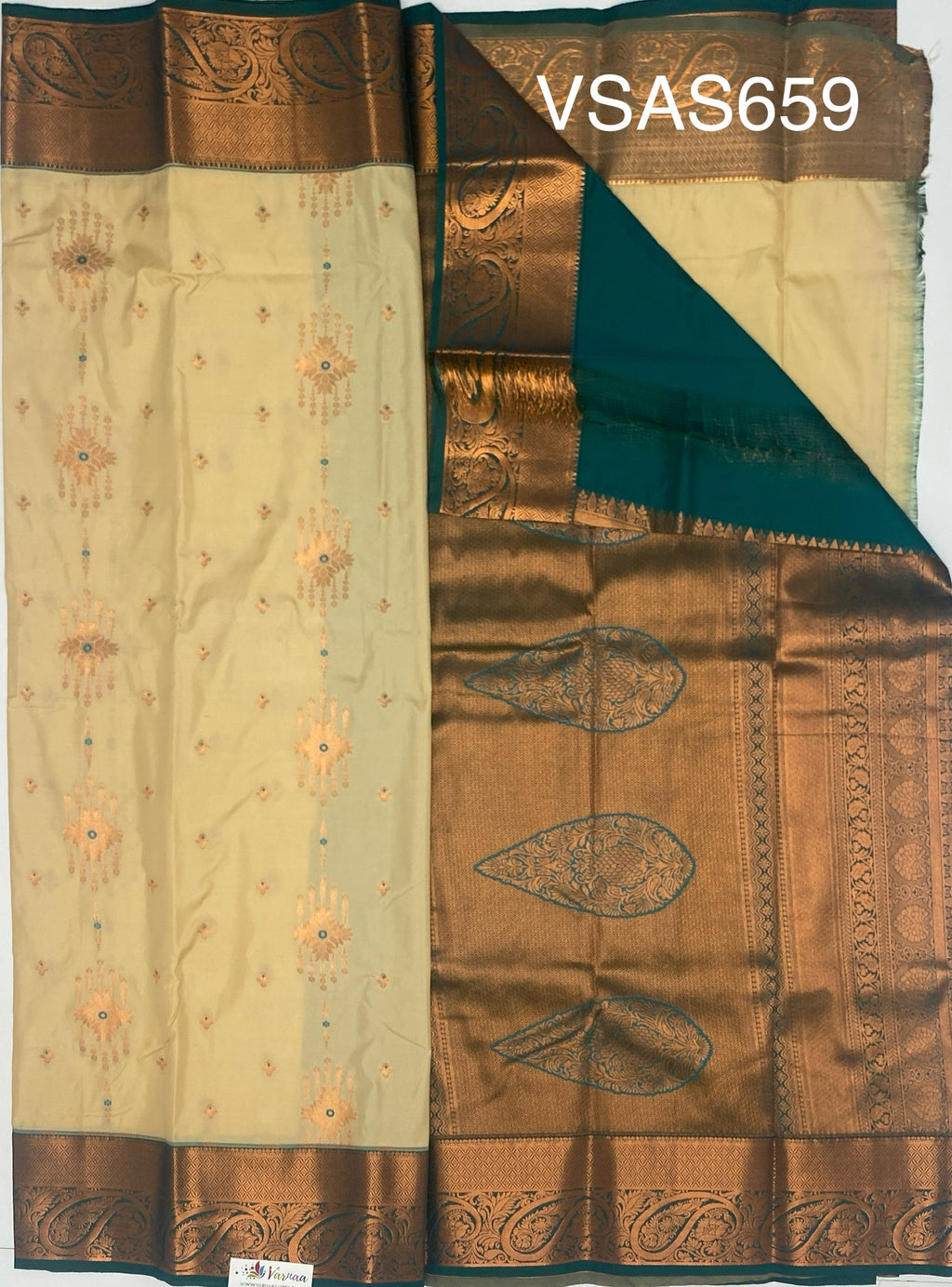 VSAS659 - half white color body , green color pallu , blouse.