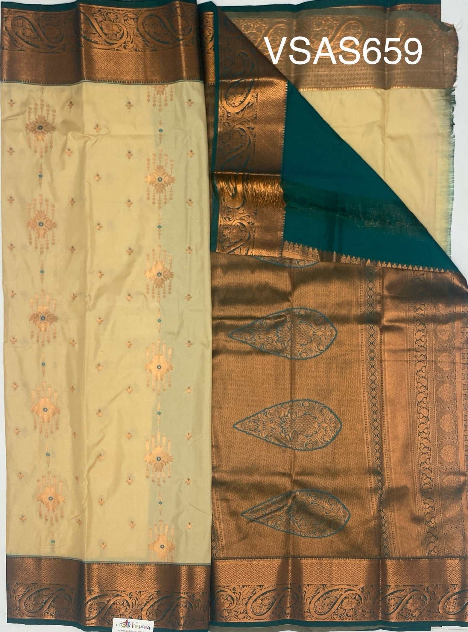 VSAS659 - half white color body , green color pallu , blouse.