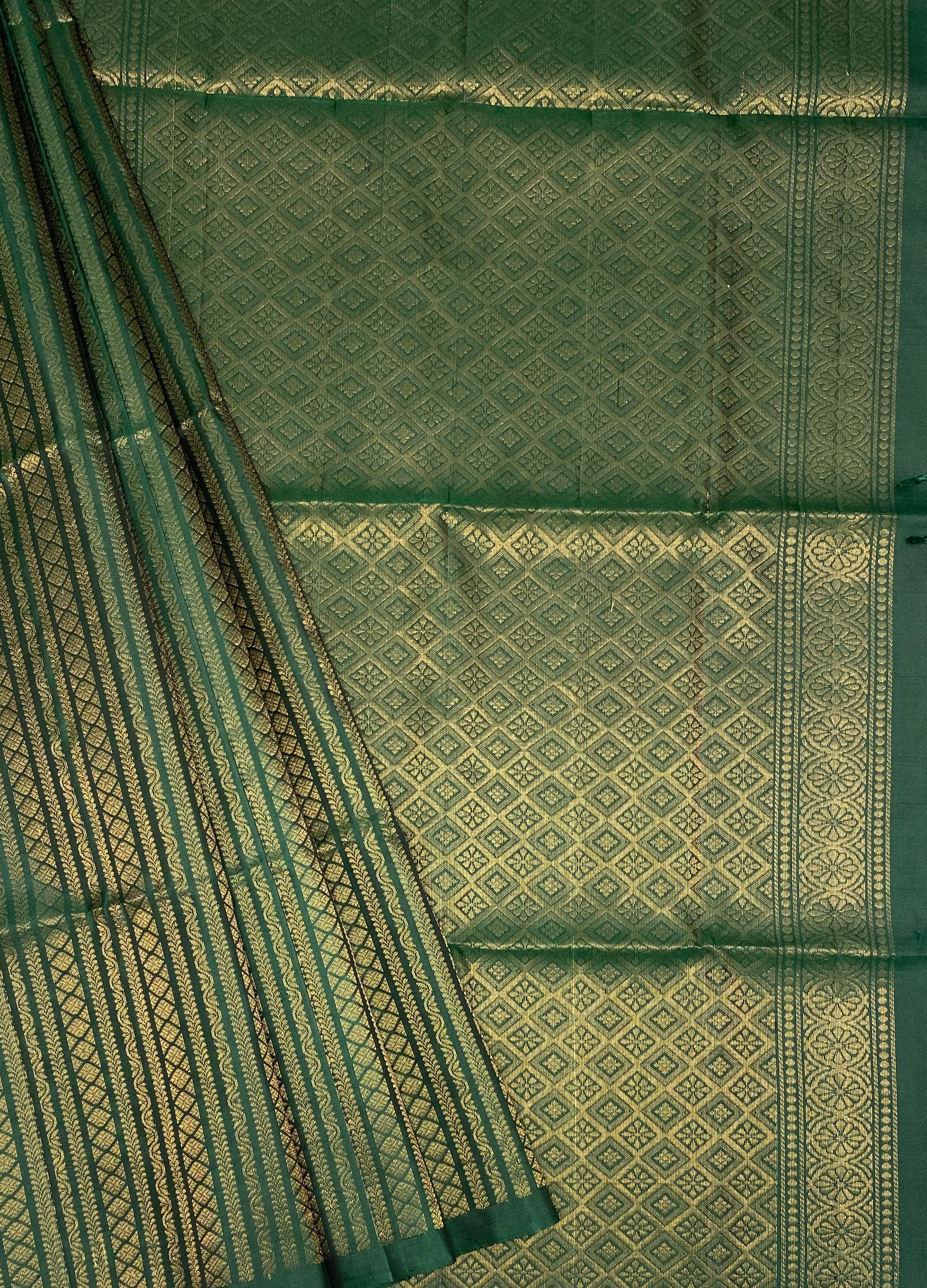 VSA493 - bottle green color body, pallu , blouse pure silk saree