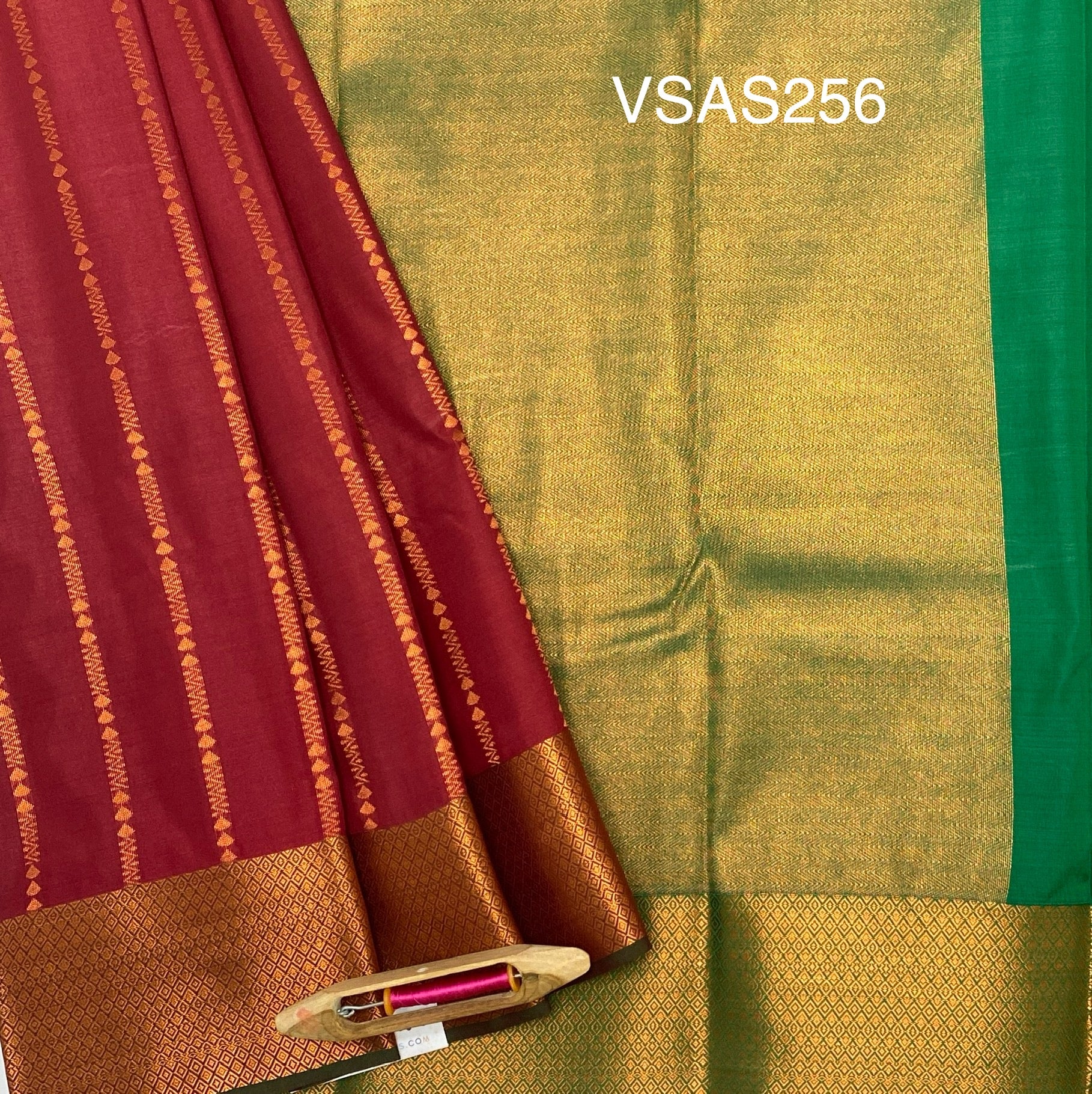 VSAS256 - brick red color body , dark green color pallu , blouse.