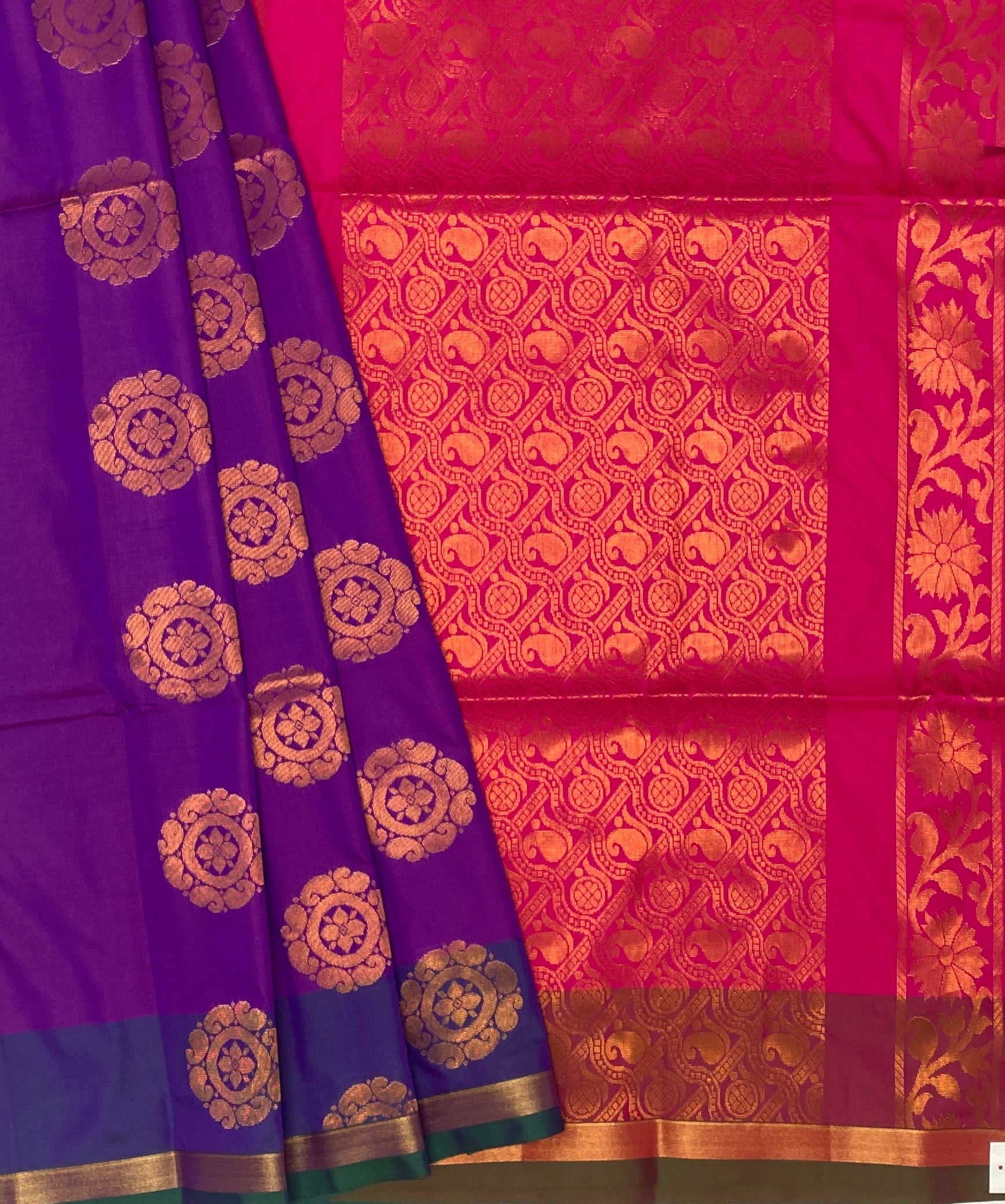 VSAS611 - purple color body , magenta color pallu , blouse.