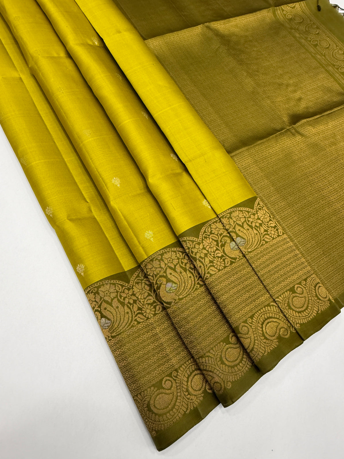VST339 - yellowish green color body , cow dung green color pallu , blouse - Pure silk saree