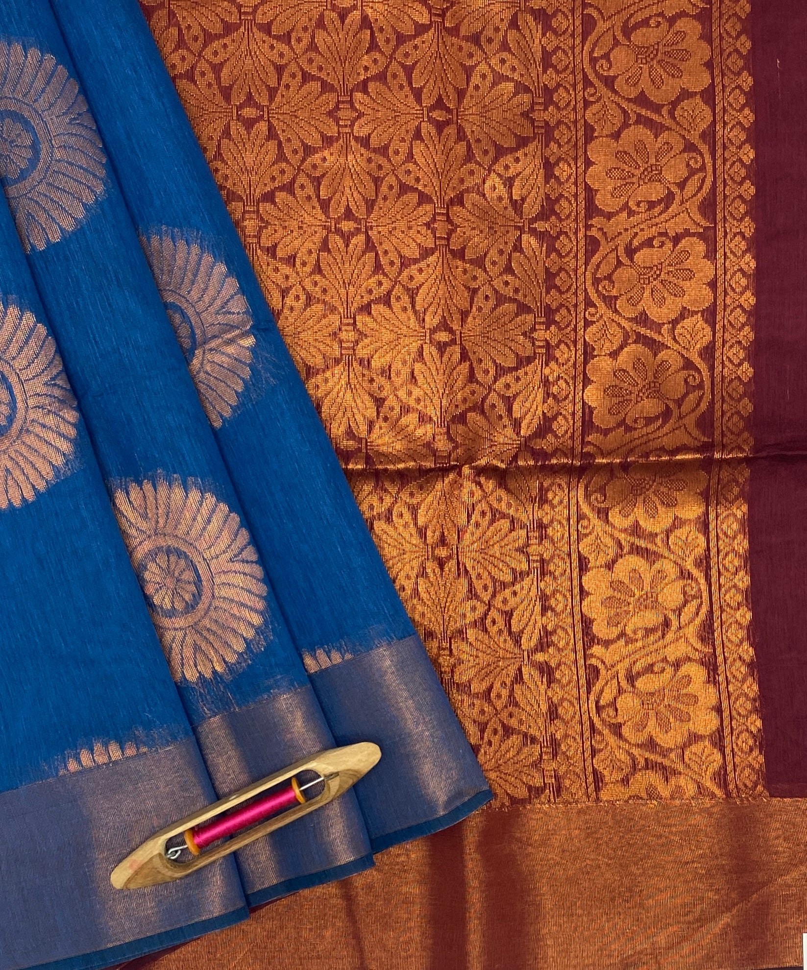 VSKC347 - peacock blue color body , maroon color pallu , blouse.