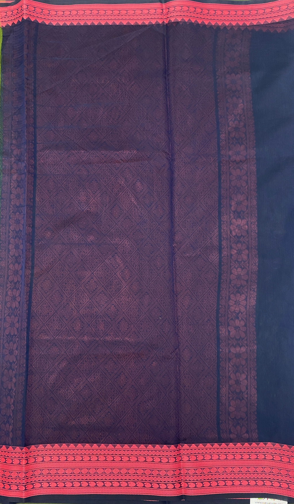 VSKC401 - leaf green color body , navy blue color pallu , blouse.