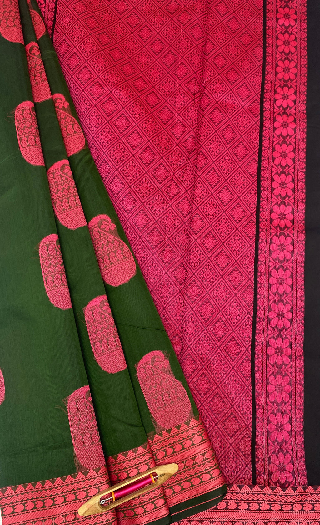VSKC402 - bottle green color body , black color pallu , blouse.