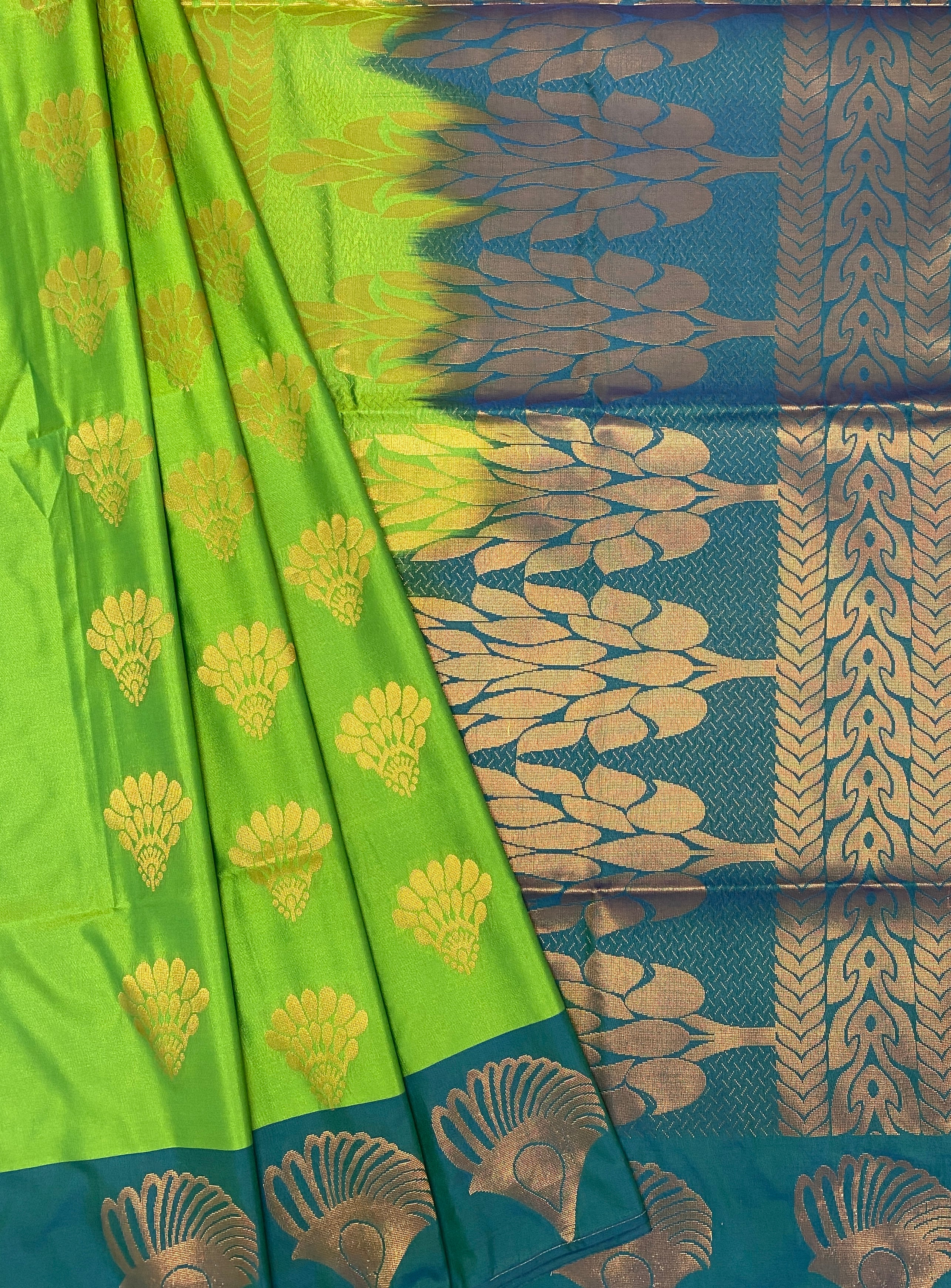 VSAS644 - leaf green color body , peacock blue color pallu , blouse.