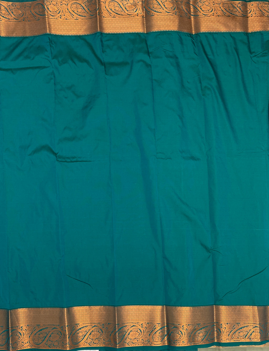 VSAS659 - half white color body , green color pallu , blouse.