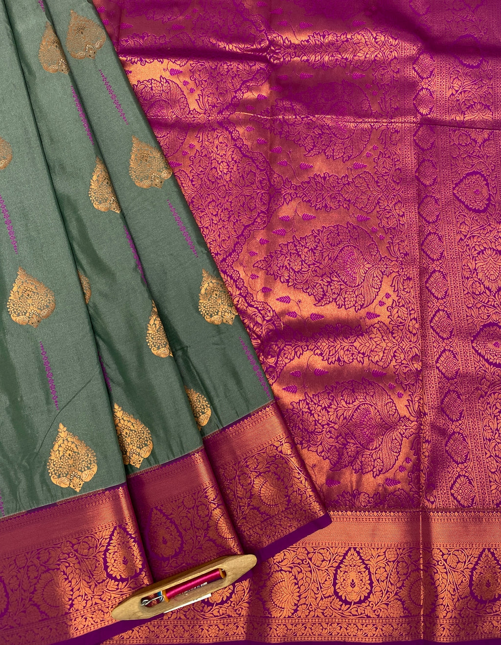 VSAS664 - grey color body , violet color pallu , blouse.
