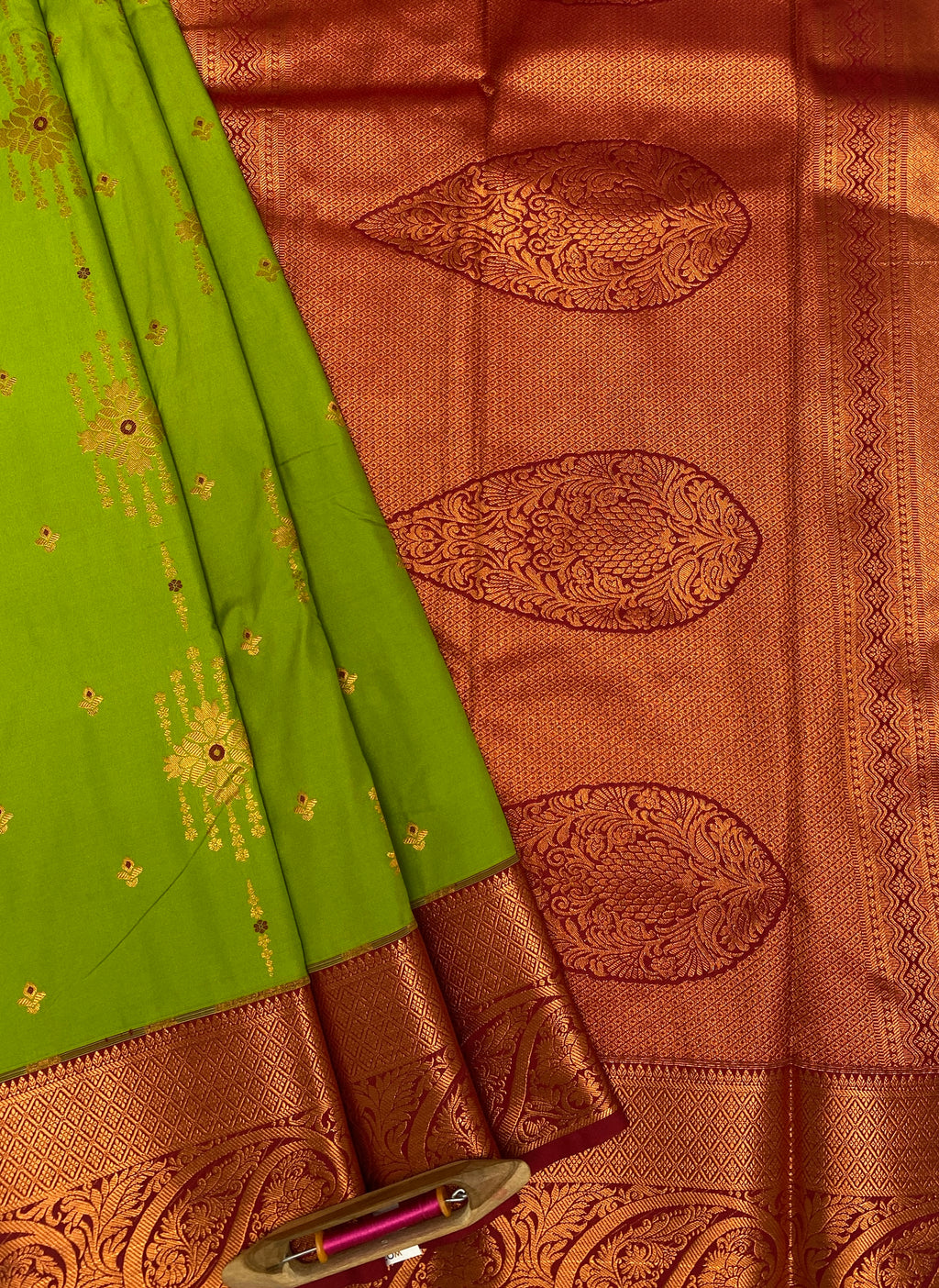VSAS658 - parrot green color body , maroon color pallu , blouse.