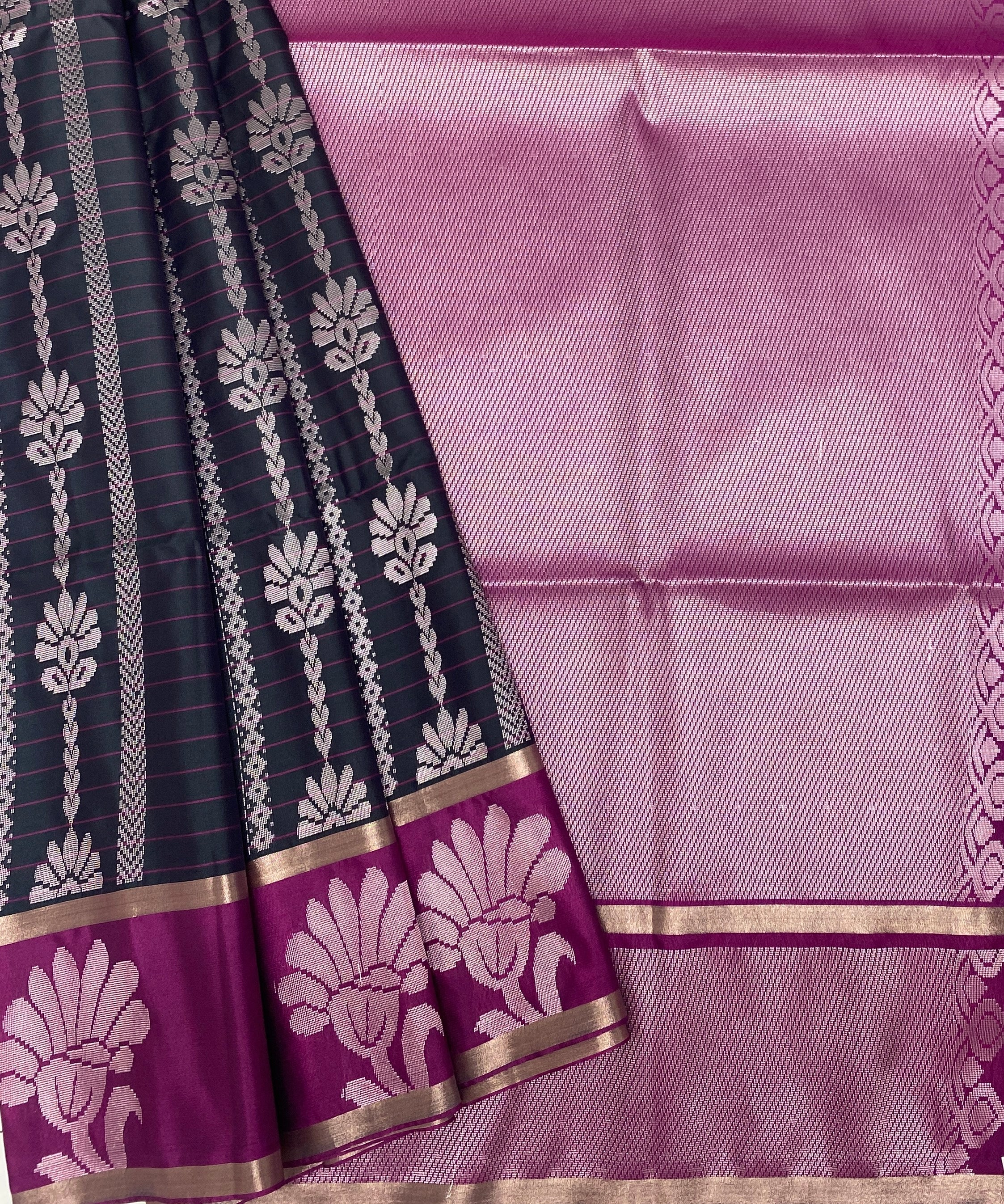 VSAS735 - navy blue color body , light violet color pallu , blouse.