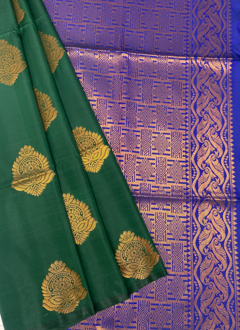 VSAS711 - dark green color body , royal blue color pallu , blouse.