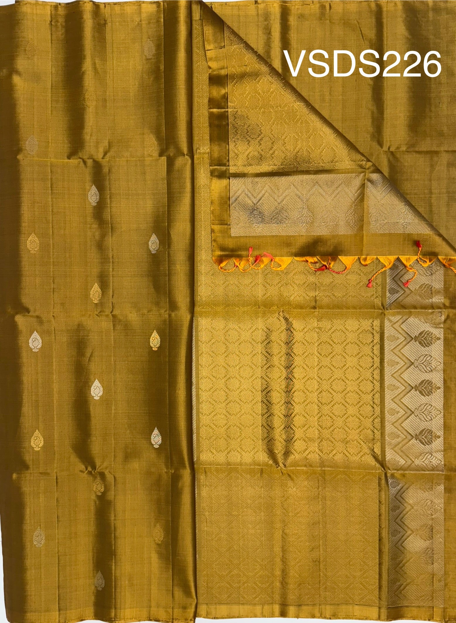 VSDS226 - mehandi green color body, pallu , blouse pure silk saree