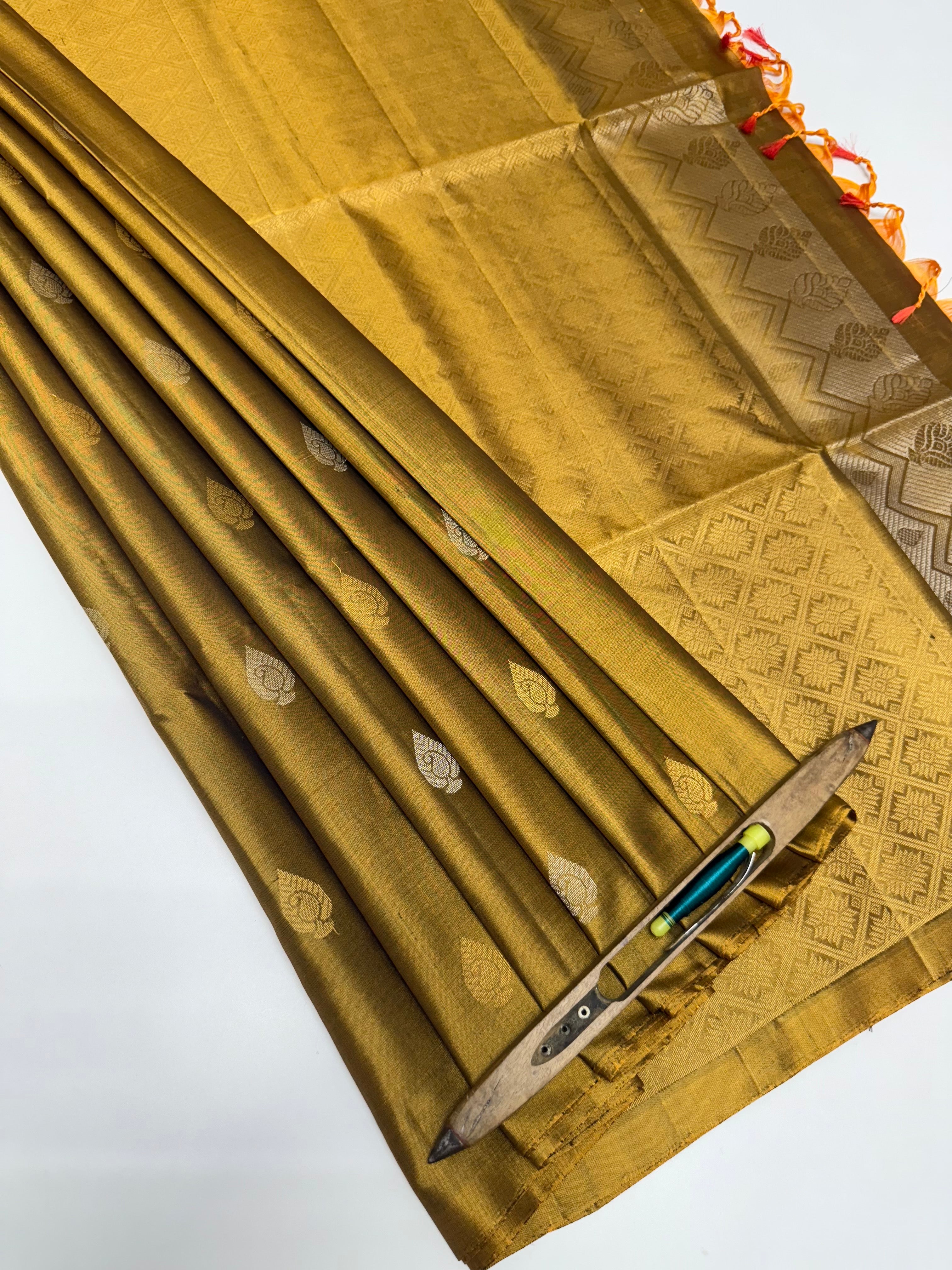 VSDS226 - mehandi green color body, pallu , blouse pure silk saree