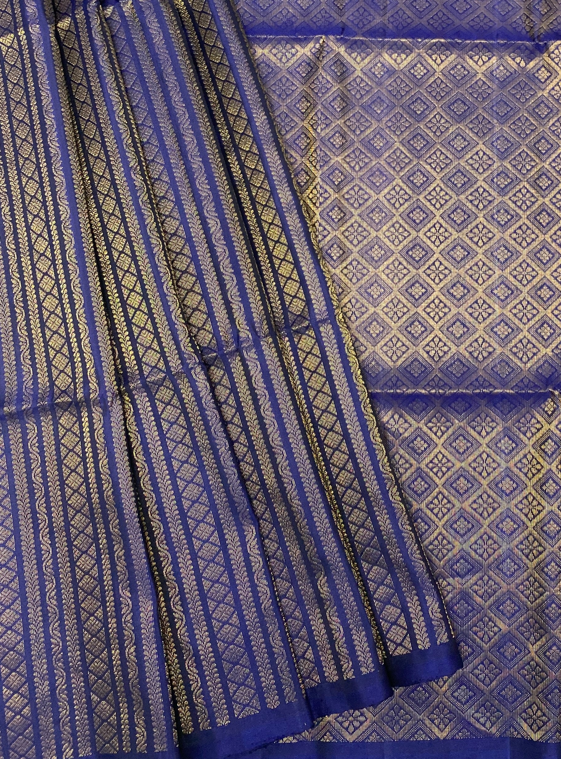 VSA325 - navy blue color body , pallu , blouse pure silk saree