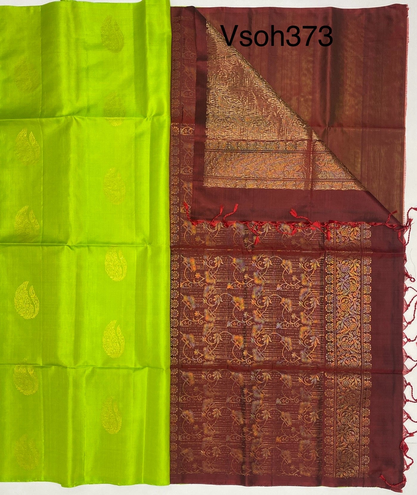 VSOH373 - parrot green color body &amp; maroon color pallu , blouse - Pure silk saree