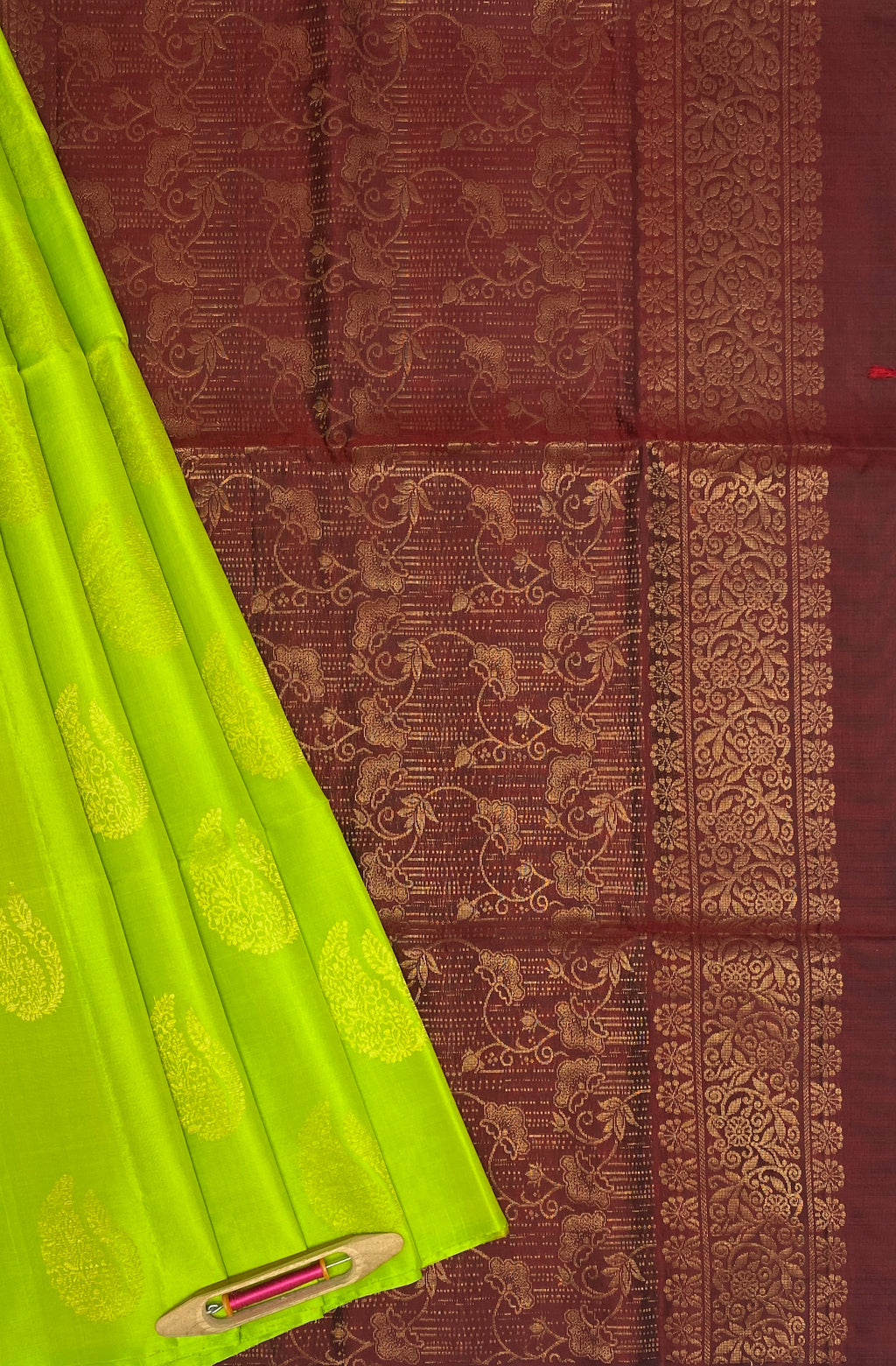 VSOH373 - parrot green color body &amp; maroon color pallu , blouse - Pure silk saree