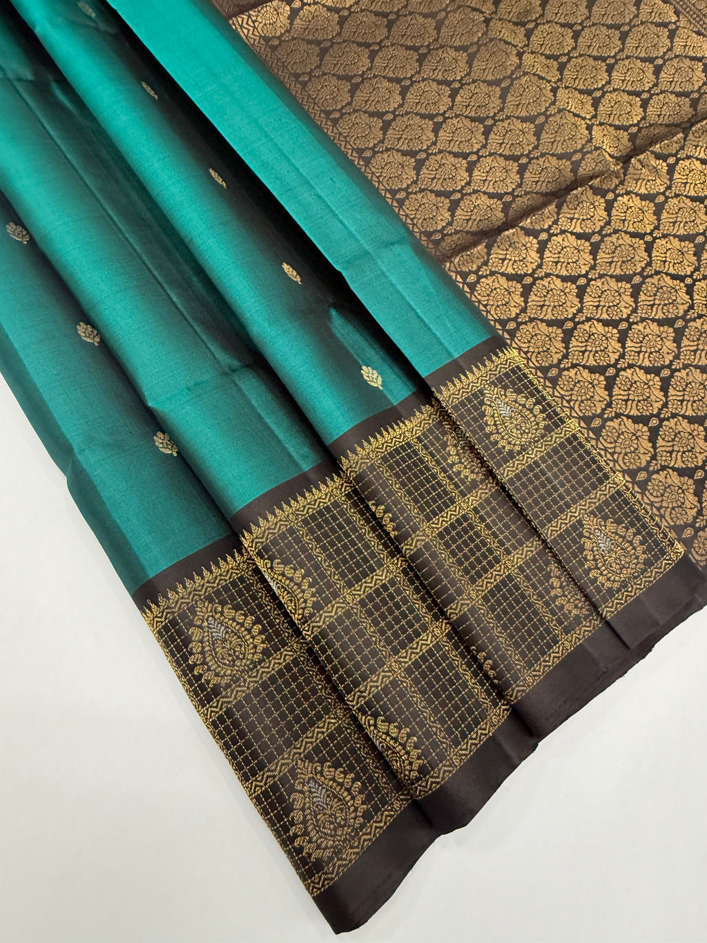 VST253 - peacock green color body , dark brown color pallu , blouse - Pure silk saree