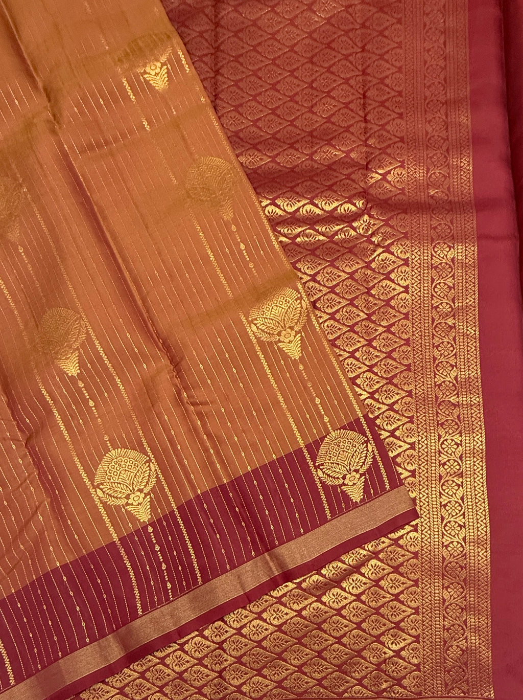 VSM112 - honey brown color body , maroon color pallu , blouse&nbsp;
