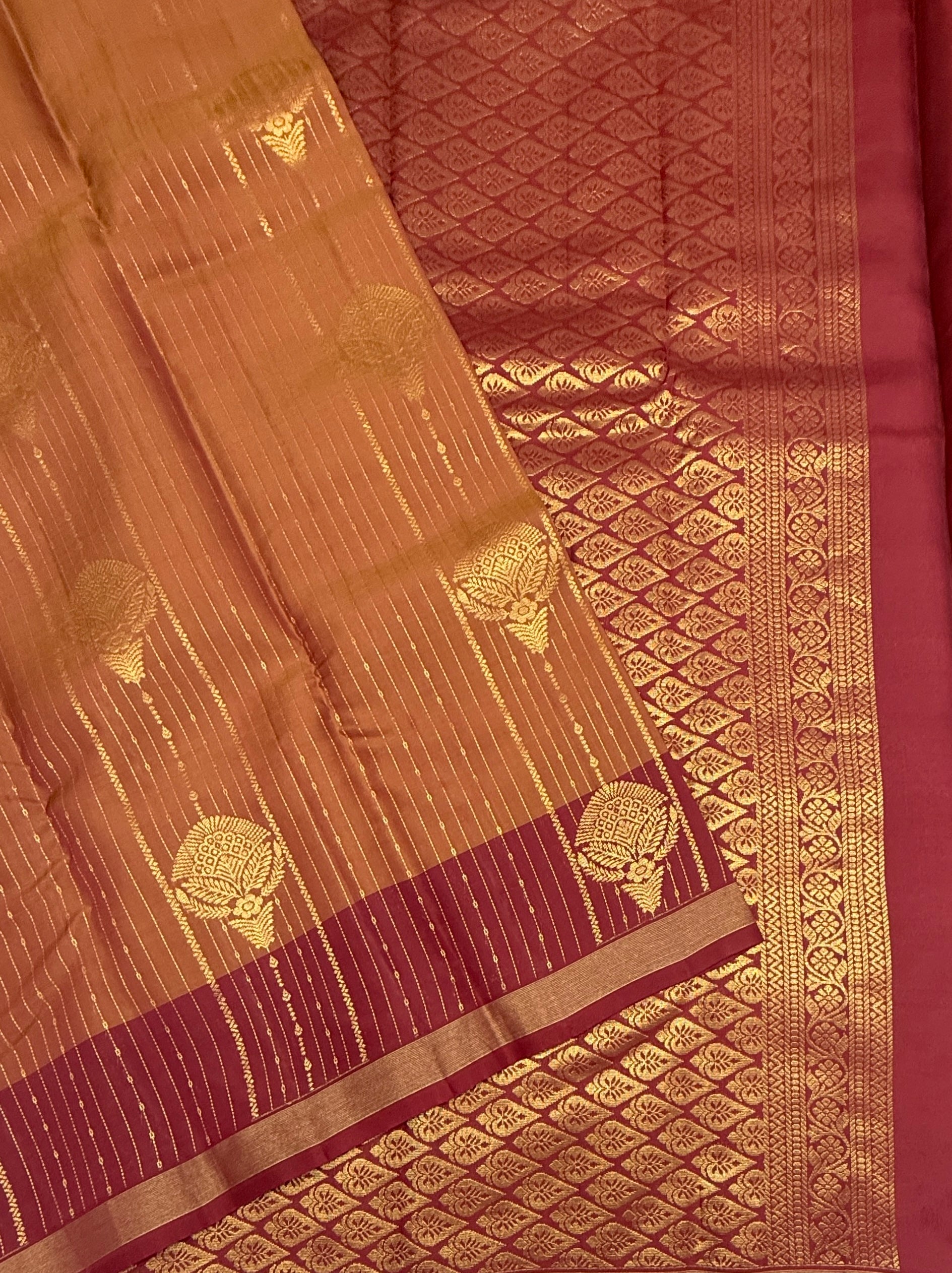 VSM112 - honey brown color body , maroon color pallu , blouse&nbsp;