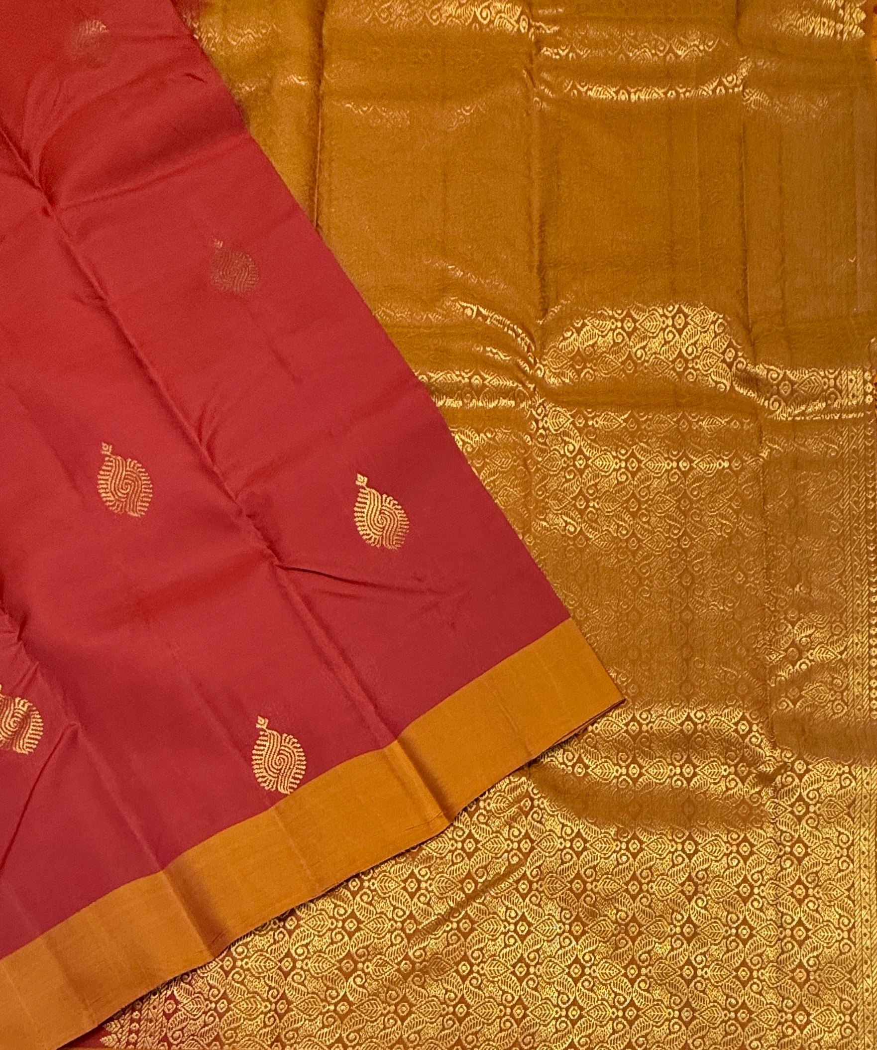 VSM84 - red color body , Mustred color pallu , blouse.