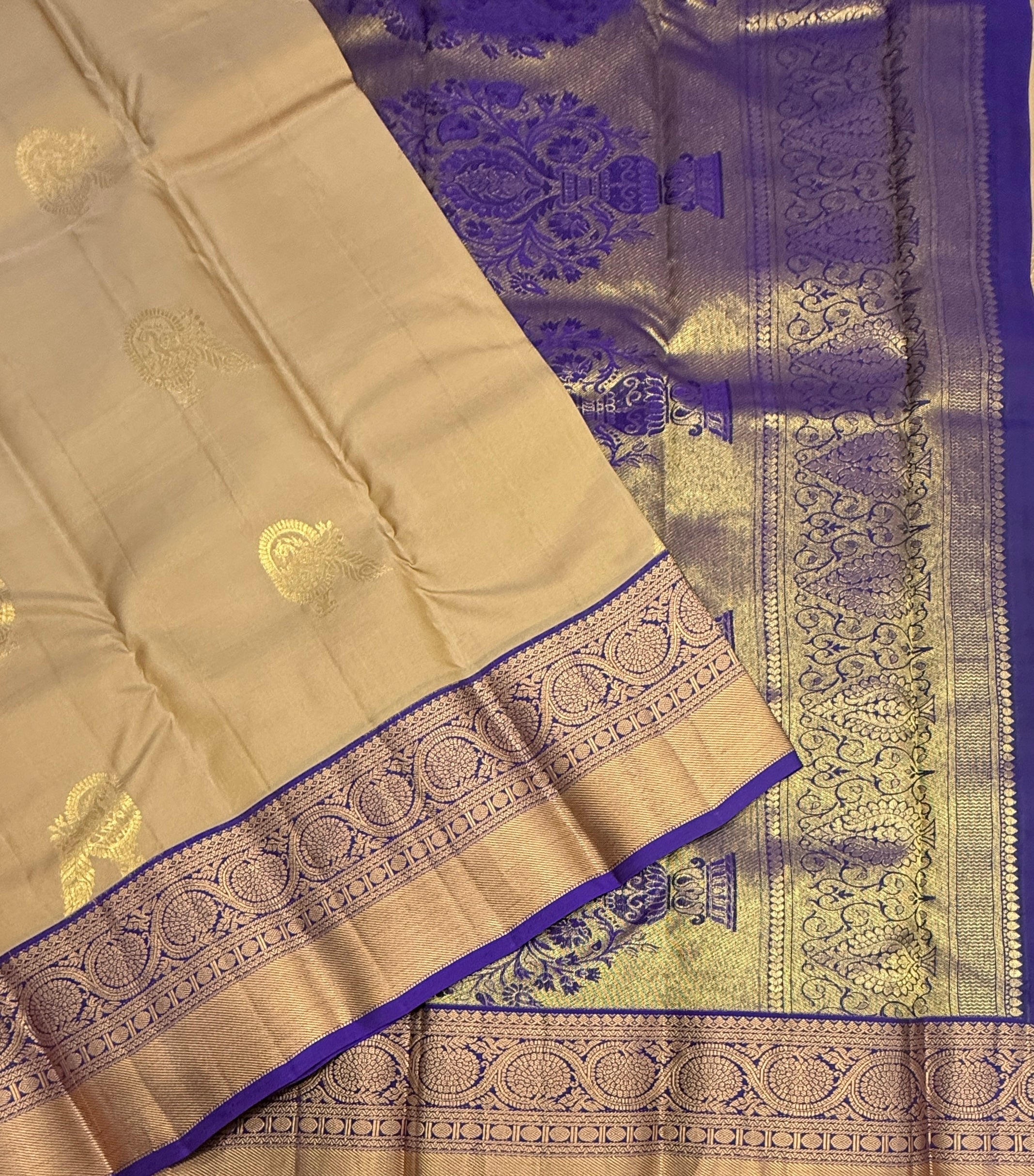 VSM169 - chocolate brown color body , violet color pallu , blouse&nbsp;