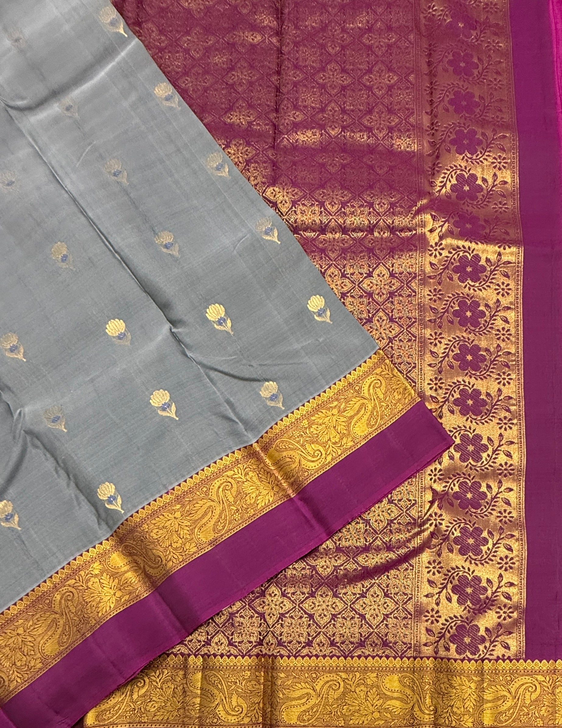 VSM139 - grey color body , rani pink color pallu , blouse&nbsp;