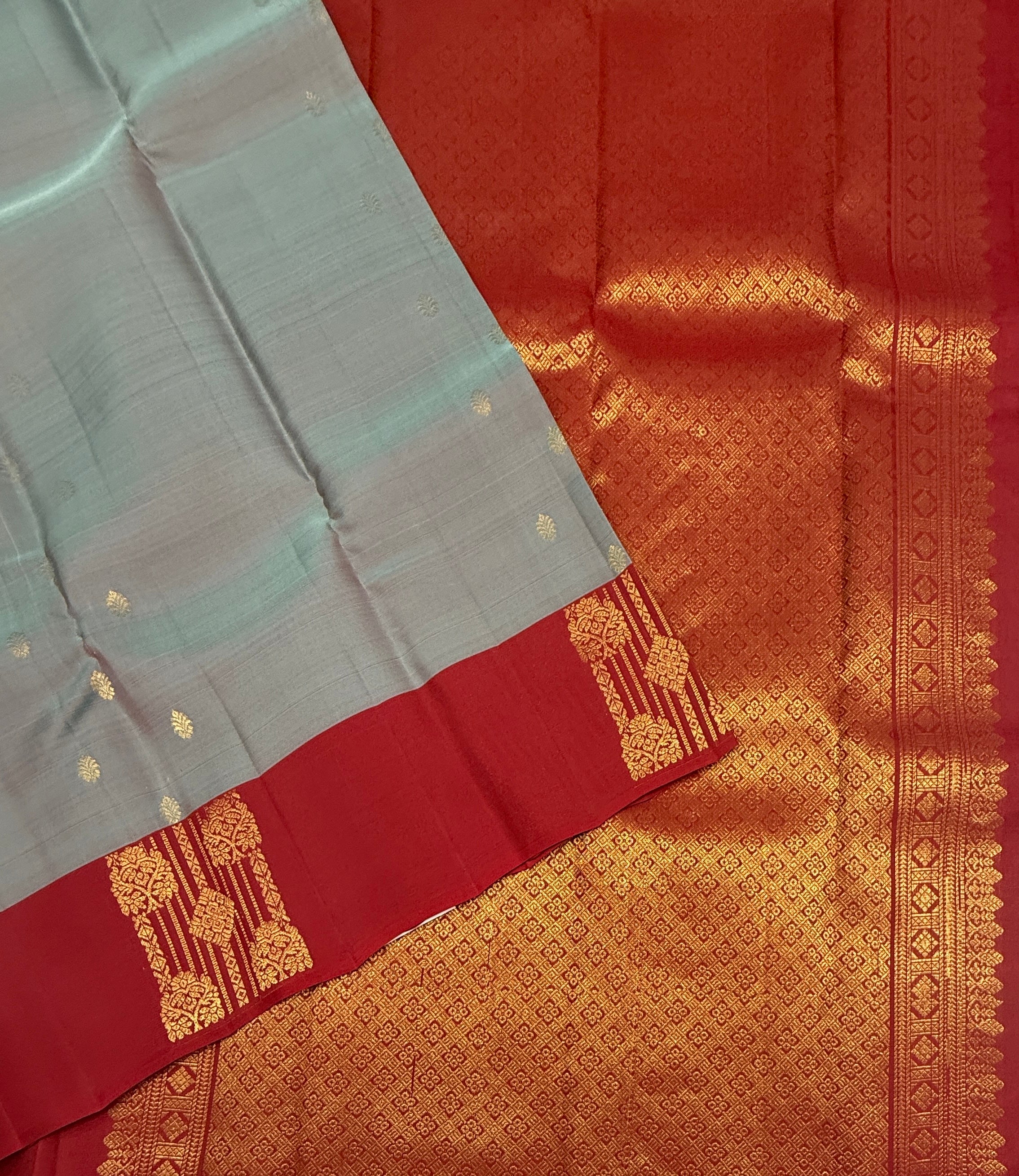 VSM93 - beige color body , maroon color pallu , blouse