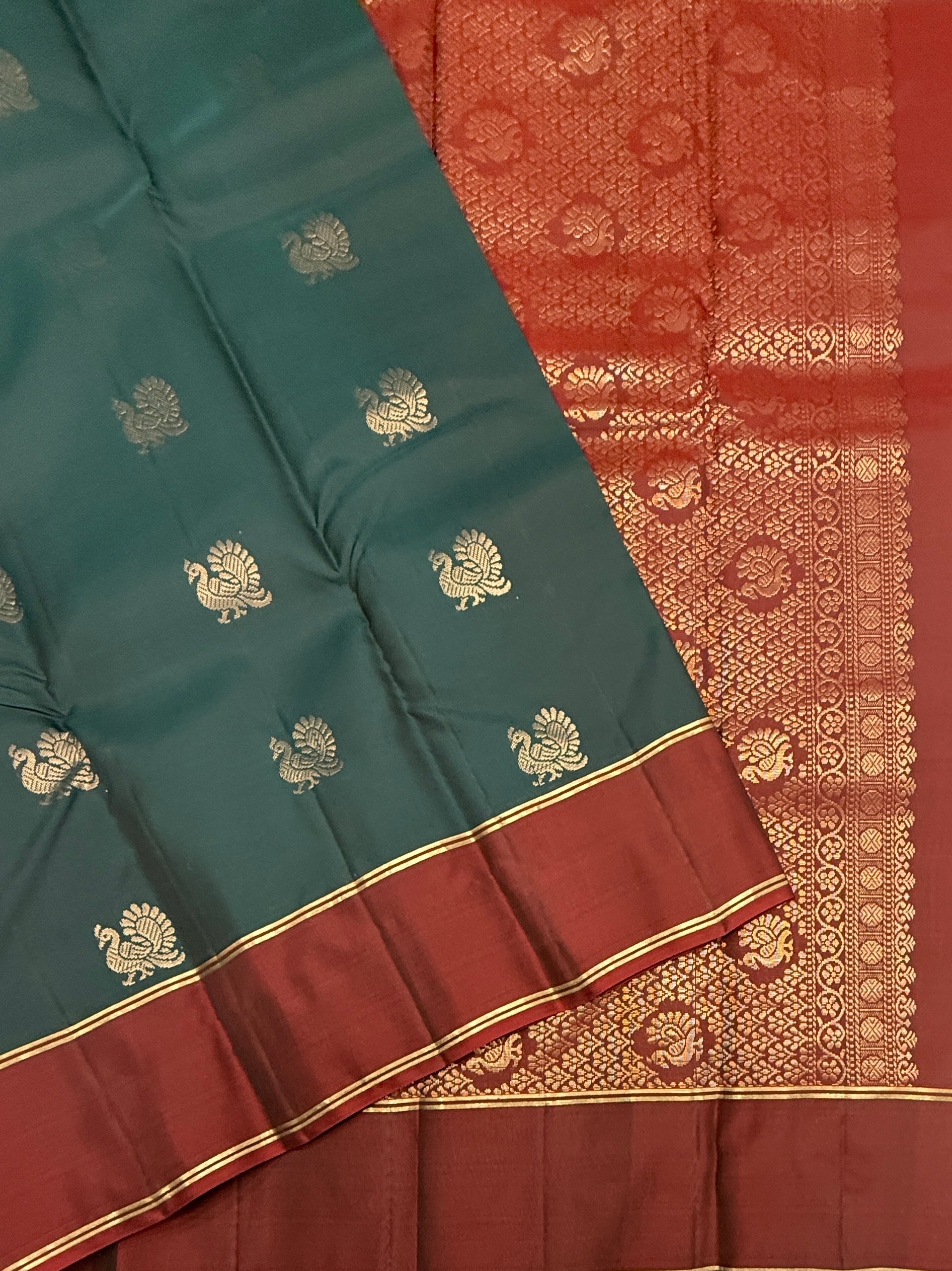 VSM108 - peacock green color body , brown color pallu , blouse&nbsp;