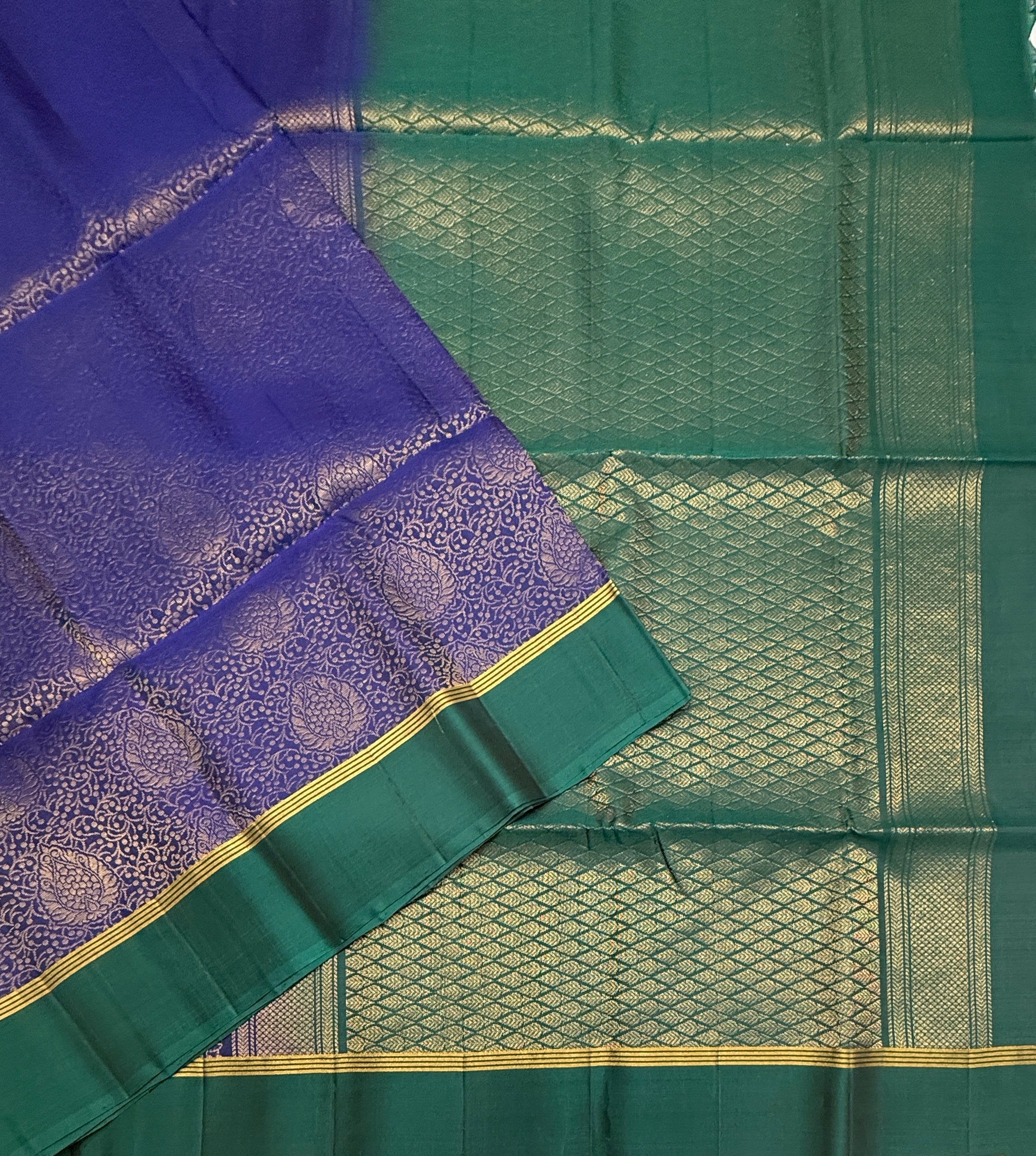 VSM69 - blue color body , peacock green color pallu , blouse&nbsp;
