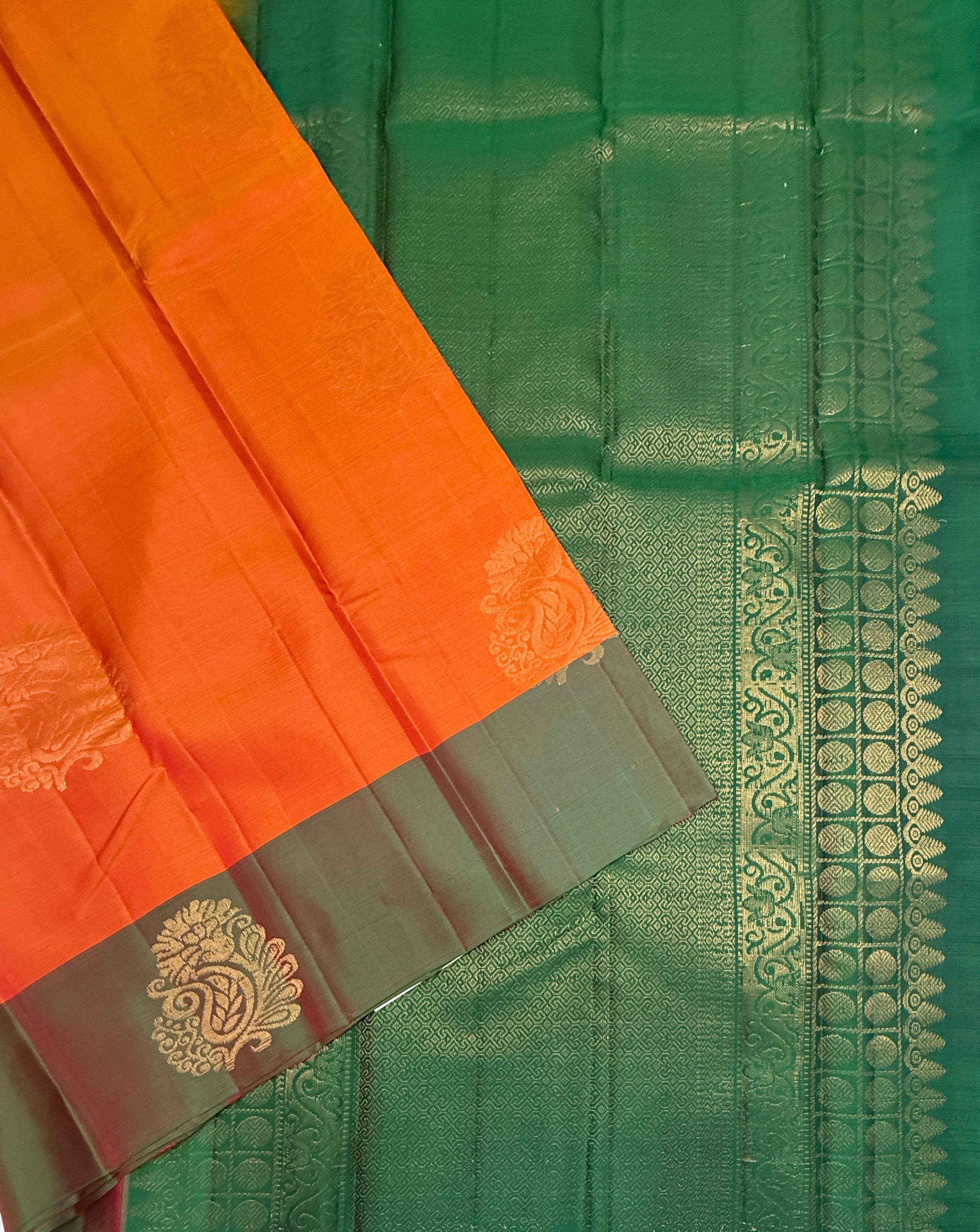 VSM231 - orange color body , leaf green color pallu , blouse&nbsp;