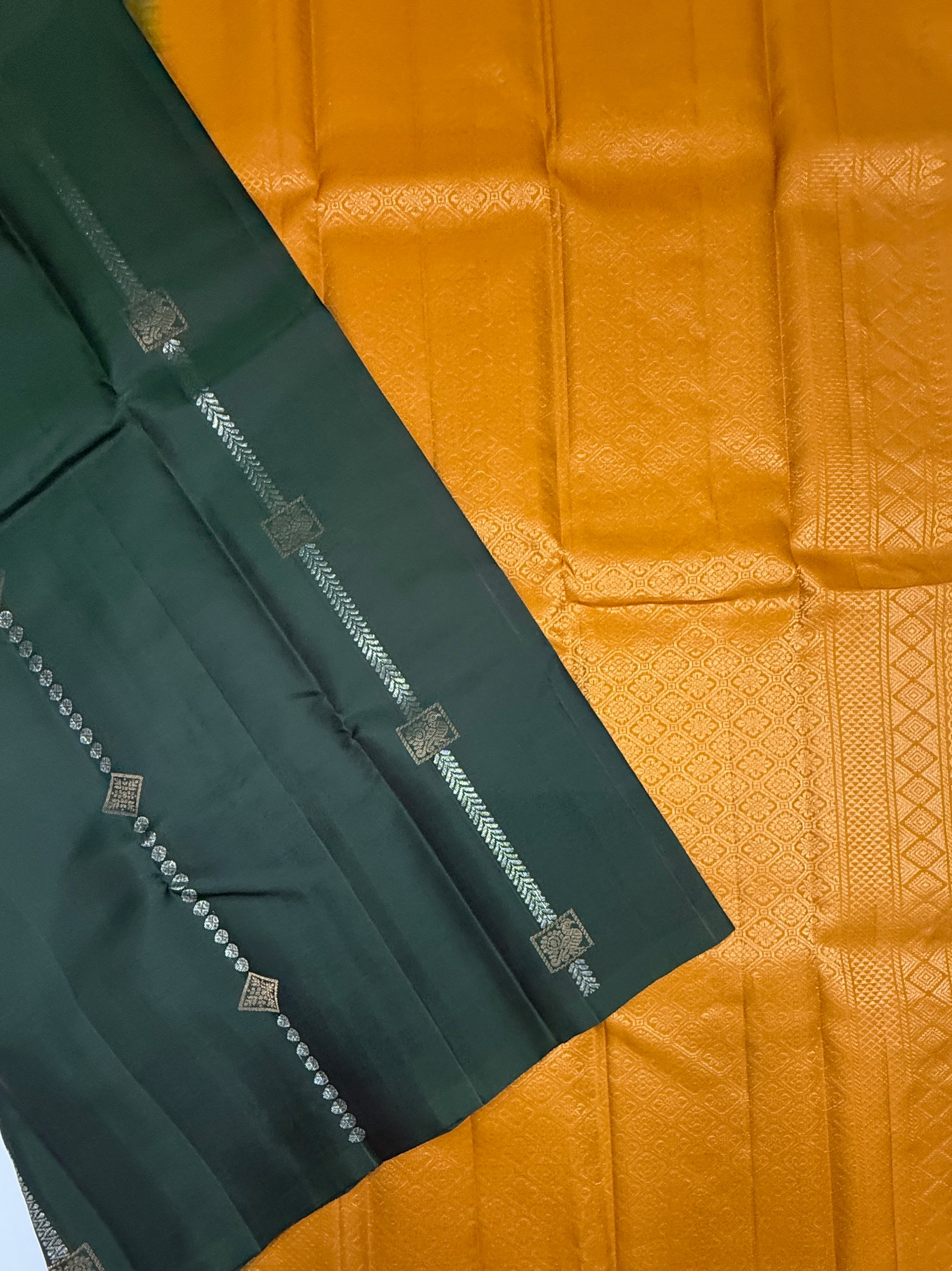 VSM267 - bottle green color body , musatard color pallu , blouse&nbsp;