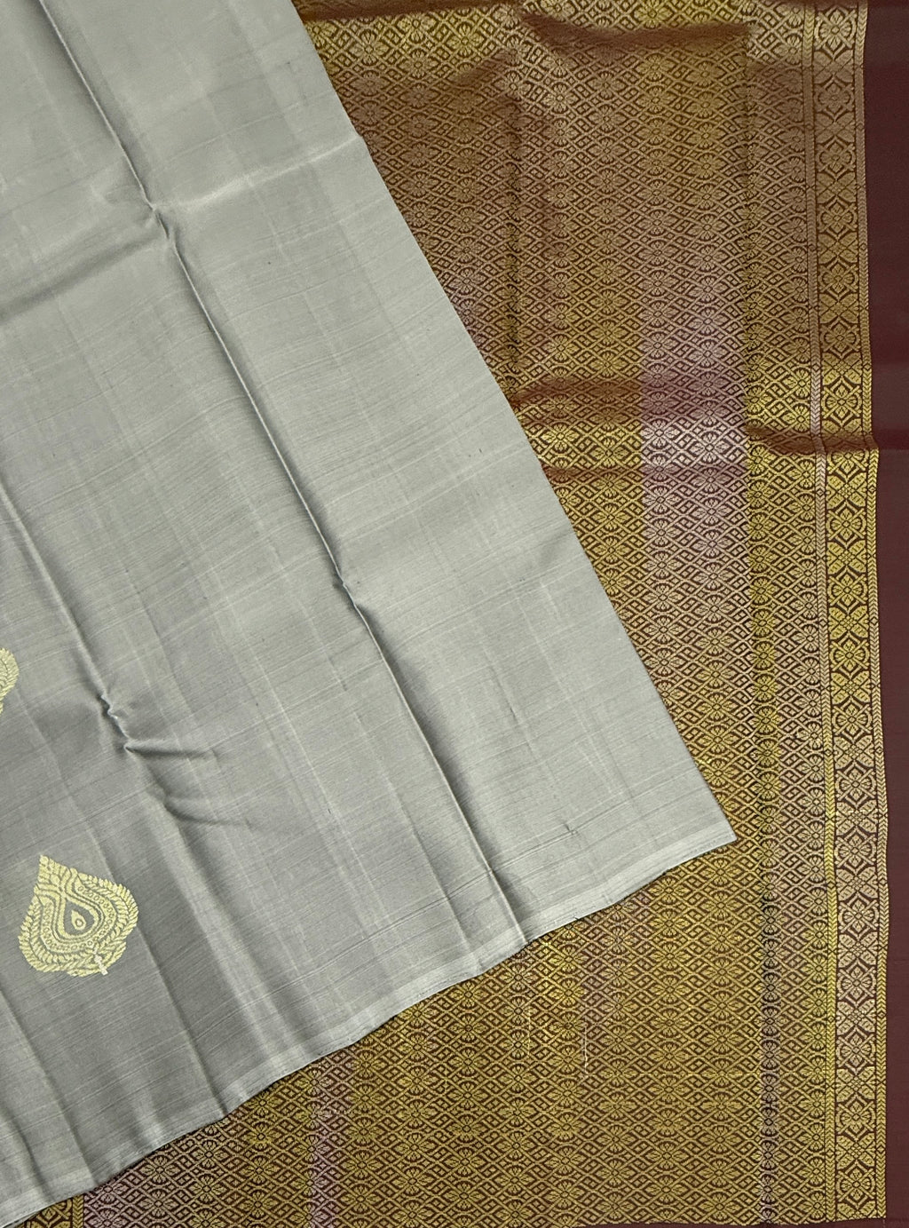 VSM26 - grey color body , brown color pallu , blouse