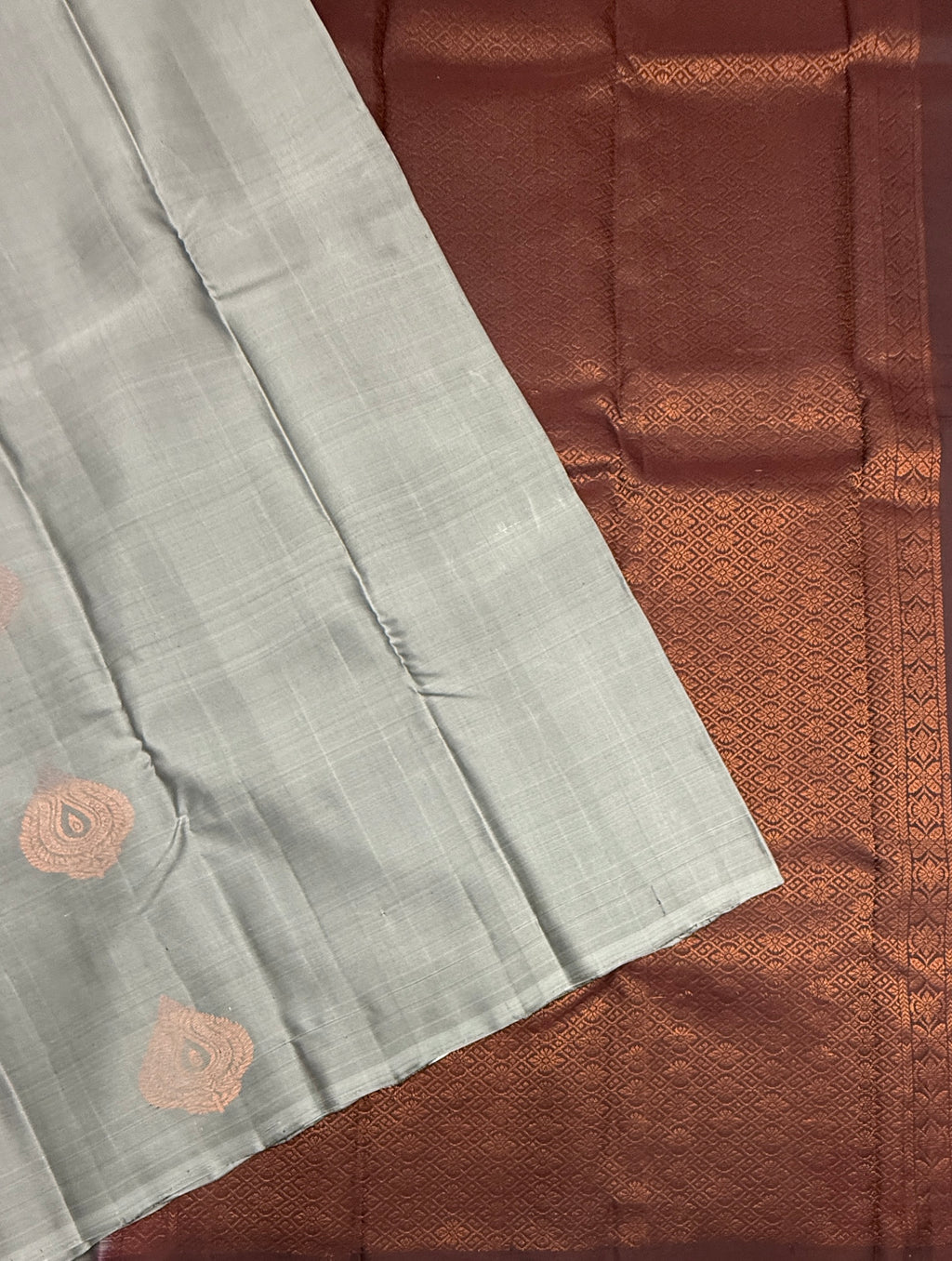 VSM23 - grey color body , brown color pallu , blouse&nbsp;