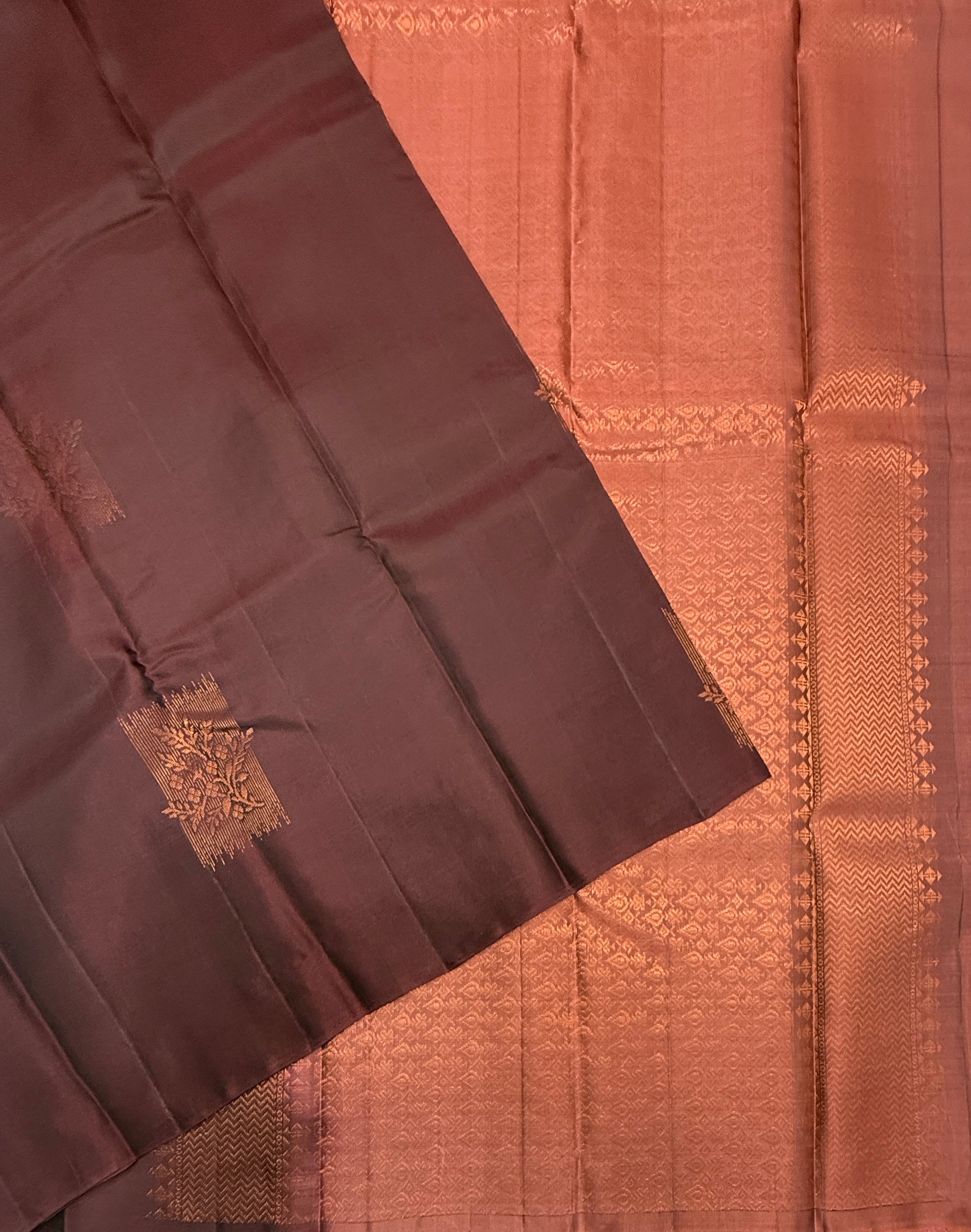 VSM27 - dark brown color body , peach color pallu , blouse&nbsp;