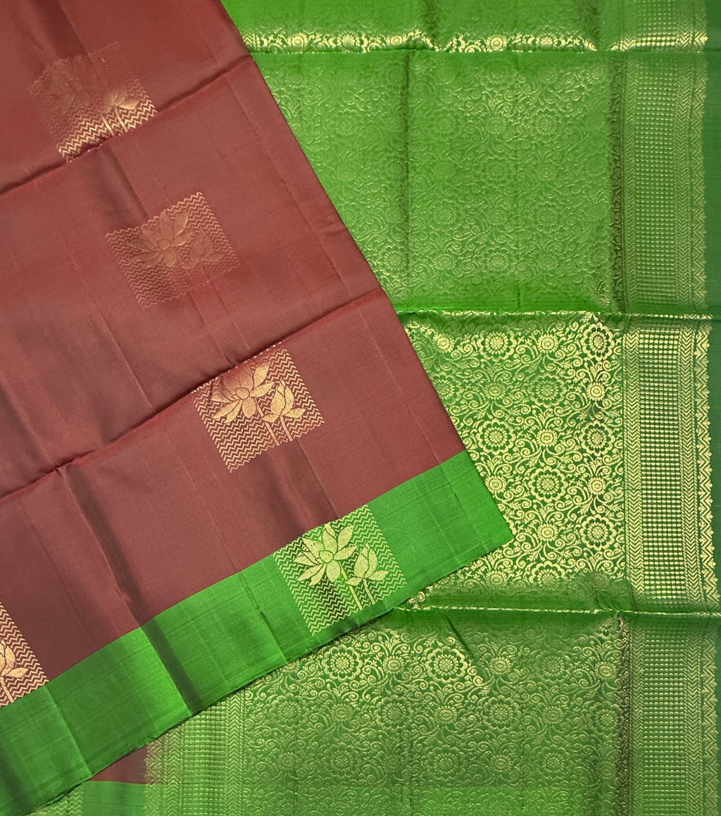 VSM244 - maroon color body , green color pallu , blouse&nbsp;