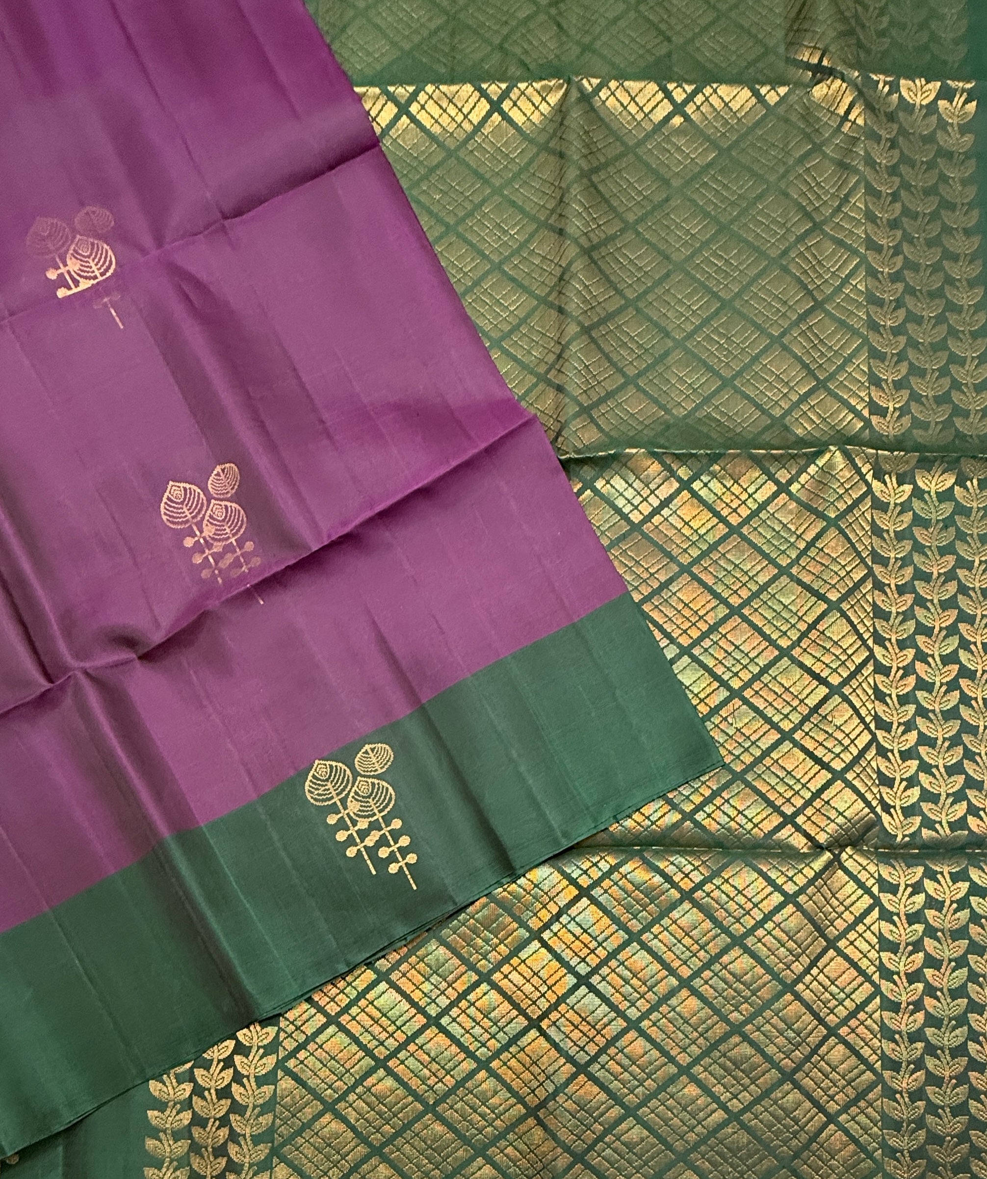 VSM238 - dark purple color body , peacock green color pallu , blouse&nbsp;