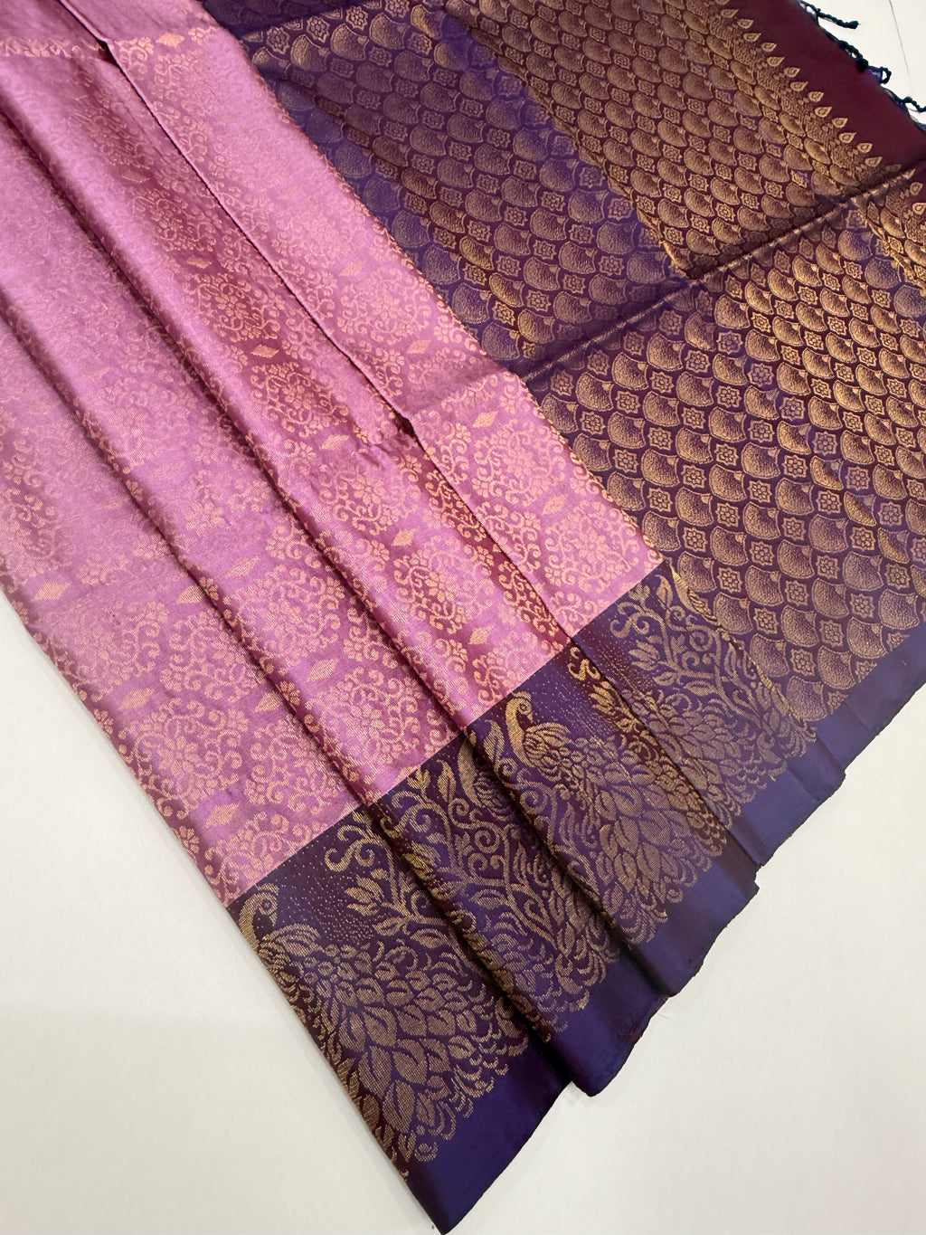 VSA669 - lavender color body , purple color pallu , blouse pure silk saree